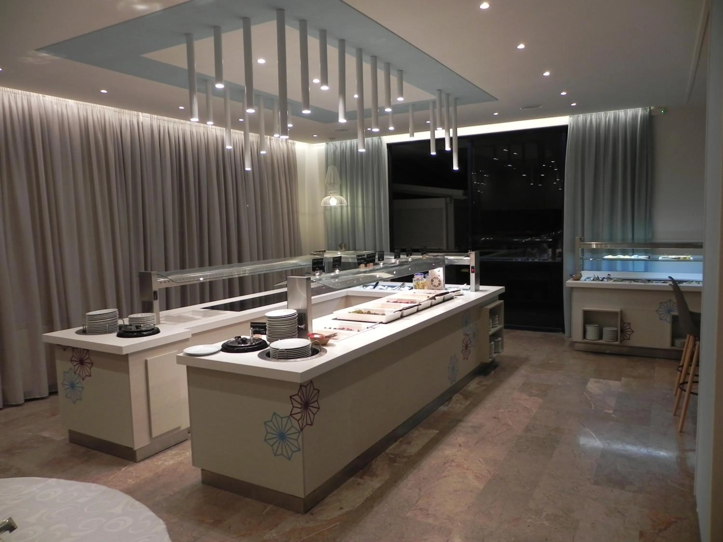 Restaurant/places to eat in Hotel Albatros