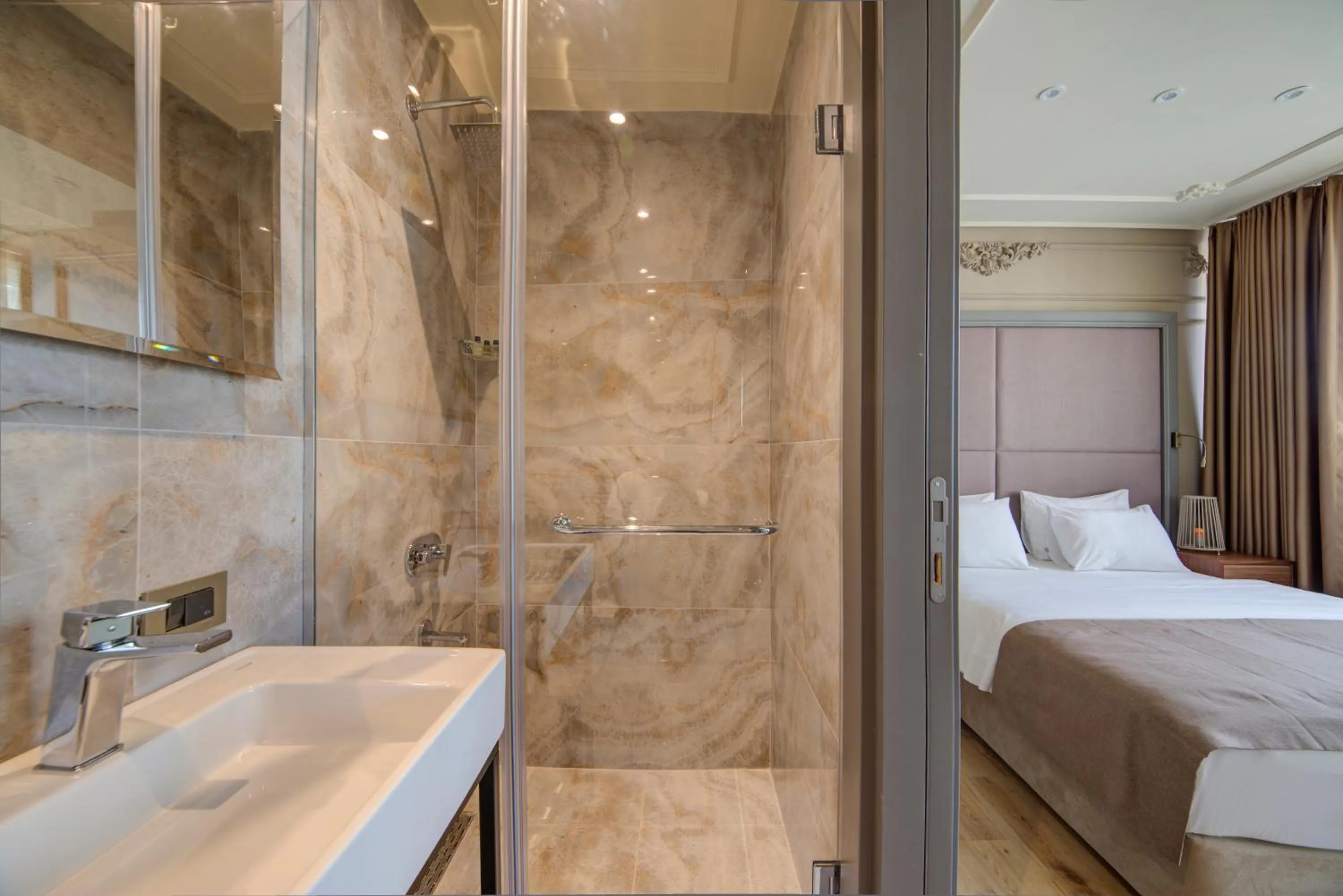 Bathroom, Bed in Taksim Premium Hotel