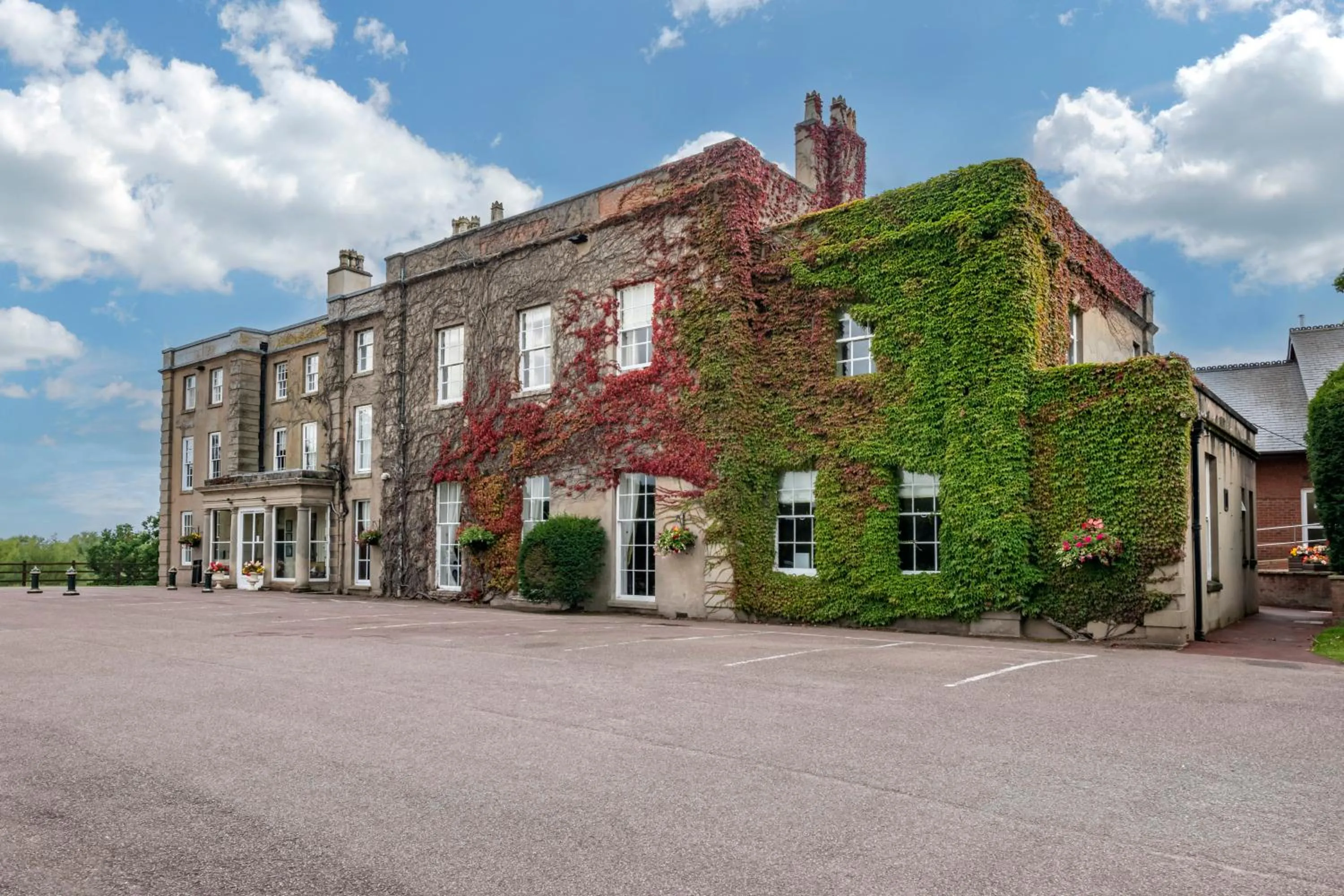 Property building in Wychnor Park Country Club