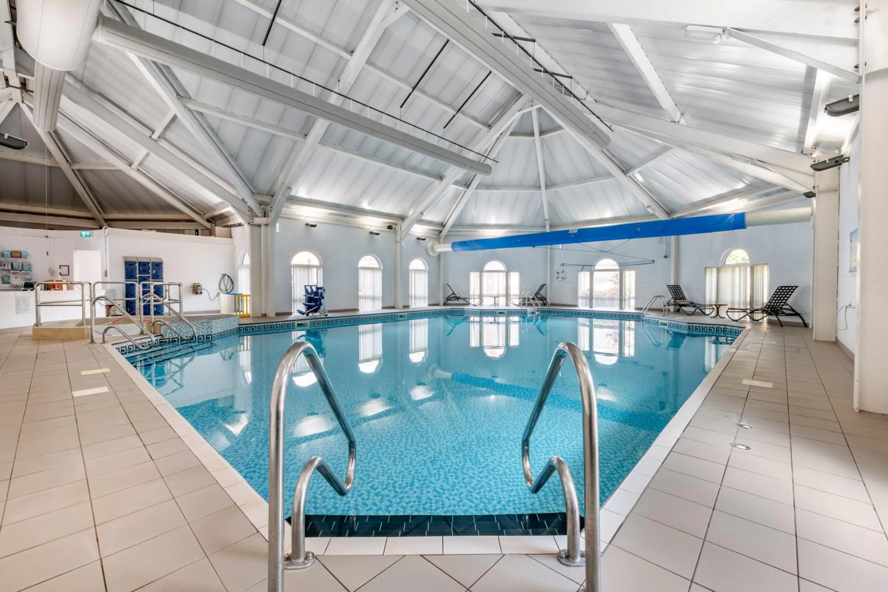 Swimming pool in Wychnor Park Country Club
