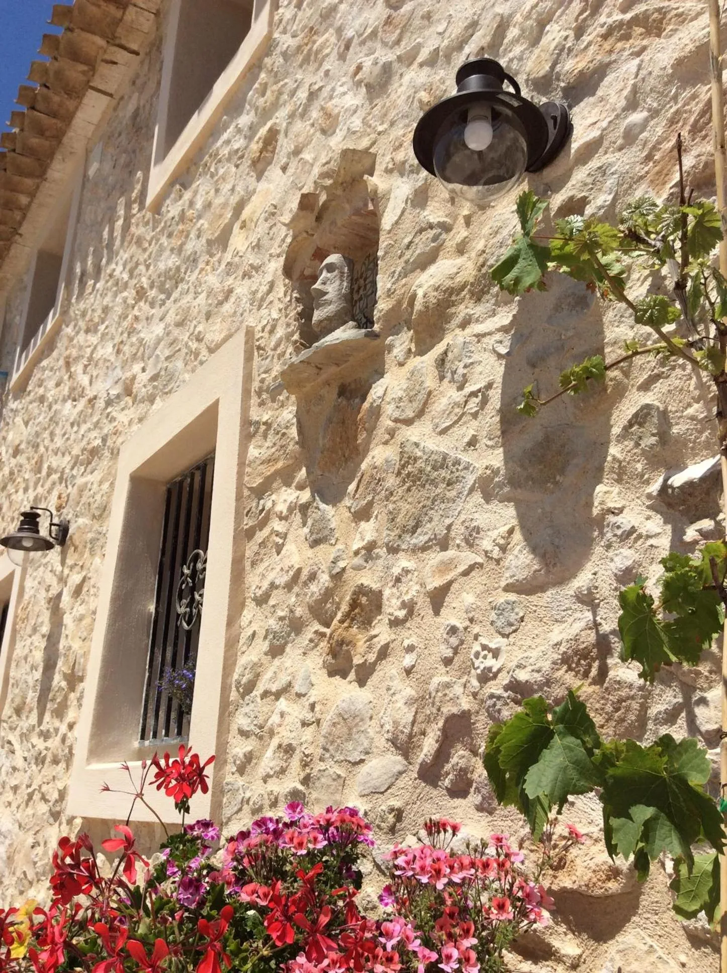 Decorative detail in Los Cuatro Vientos B&B