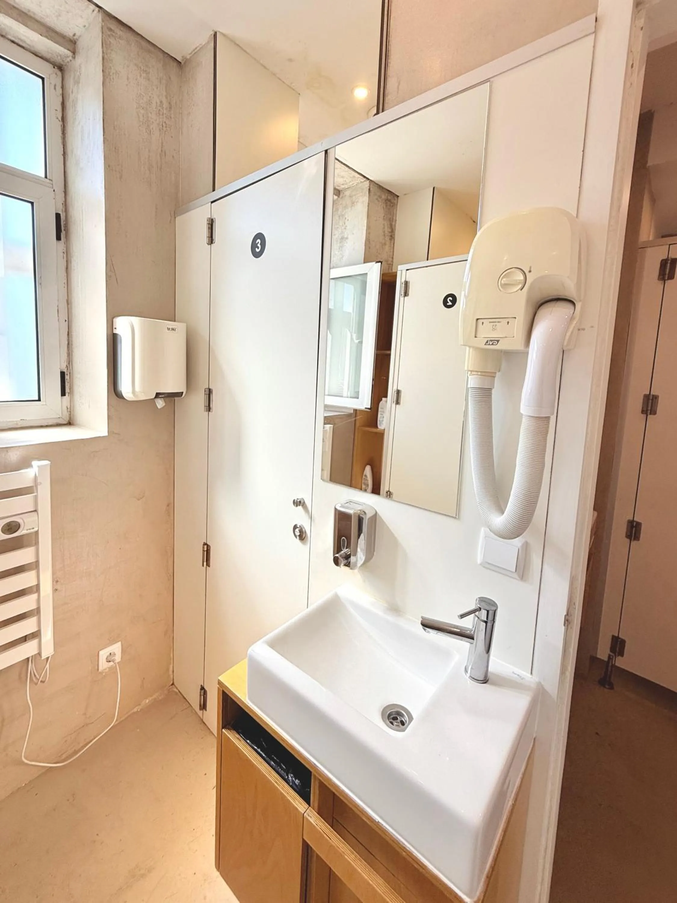 Shower in Rivoli Cinema Hostel