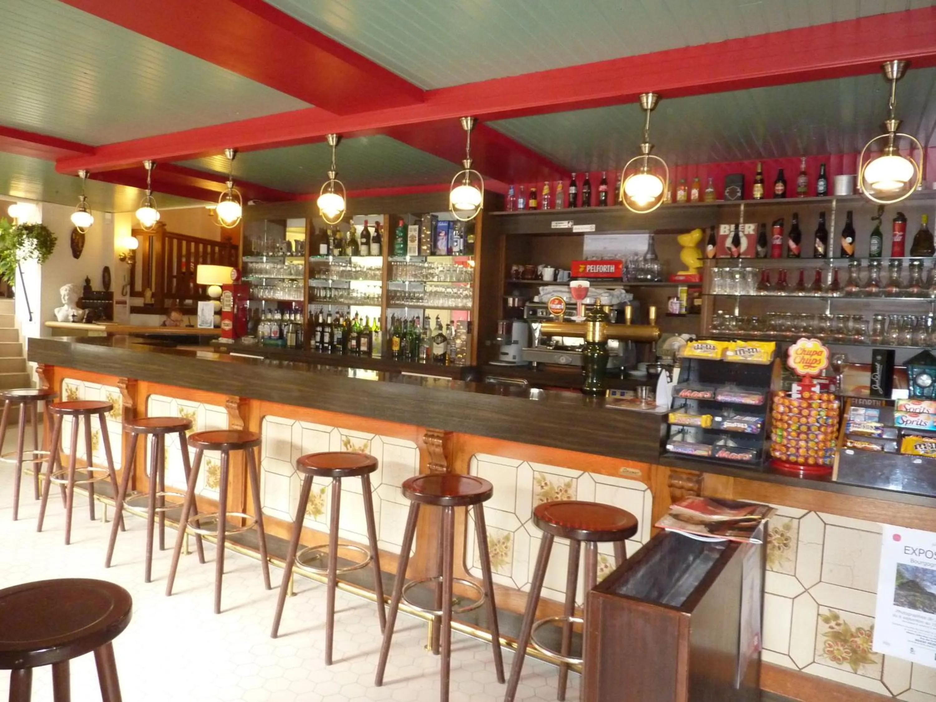 Lounge or bar in Hôtel A La Renommée