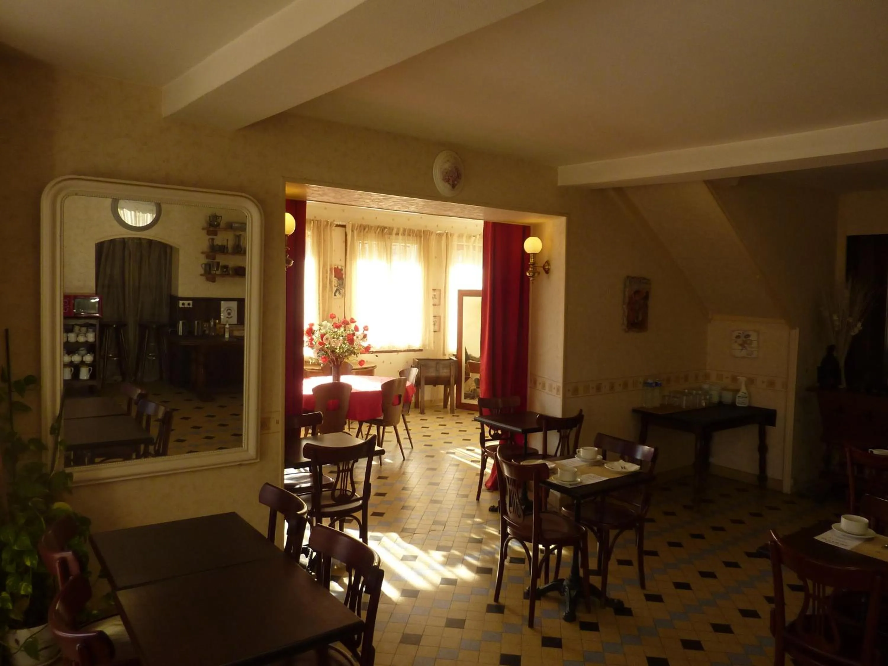 Restaurant/places to eat in Hôtel A La Renommée