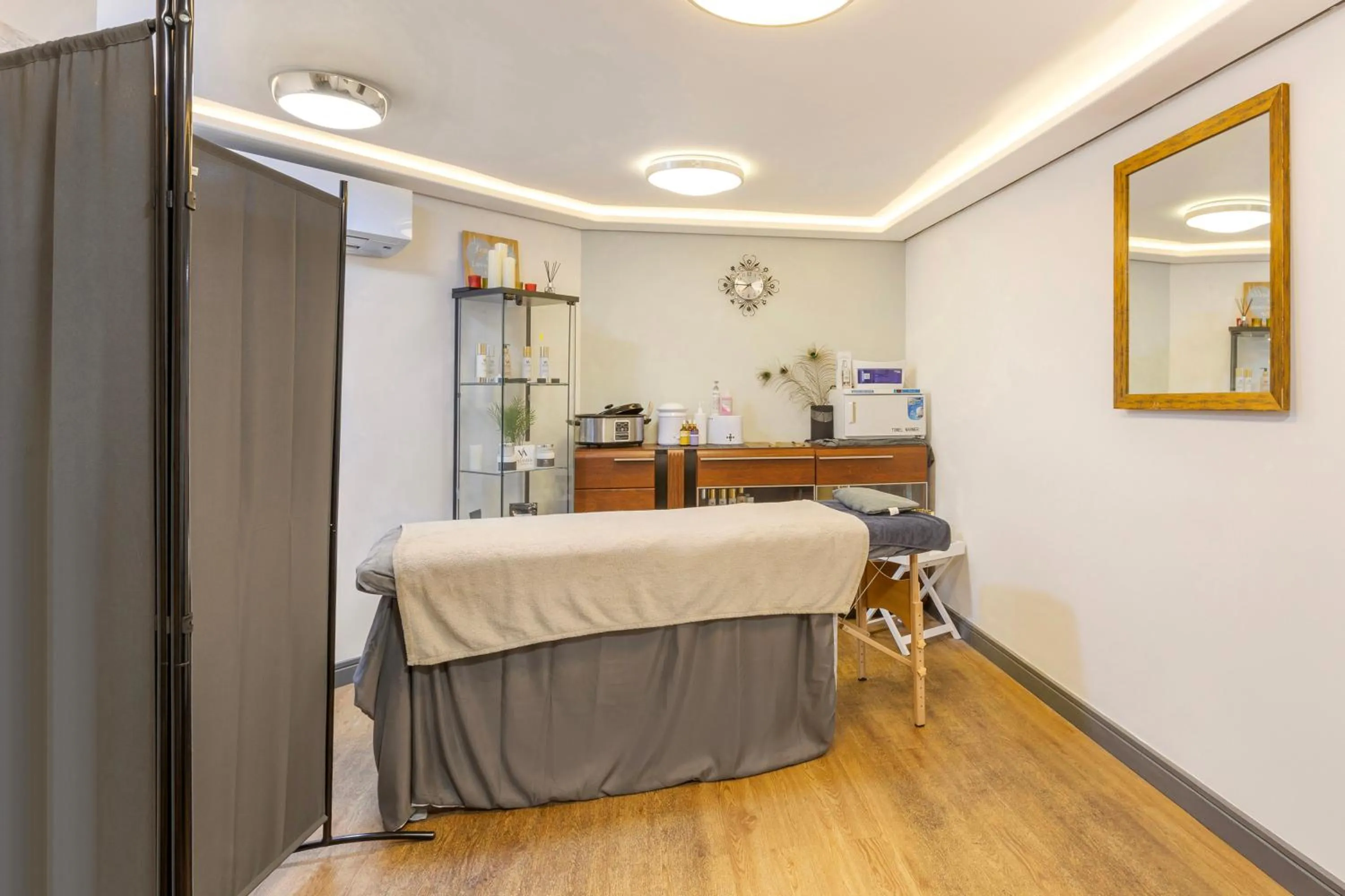 Spa and wellness centre/facilities, Bed in Woodford Bridge Country Club