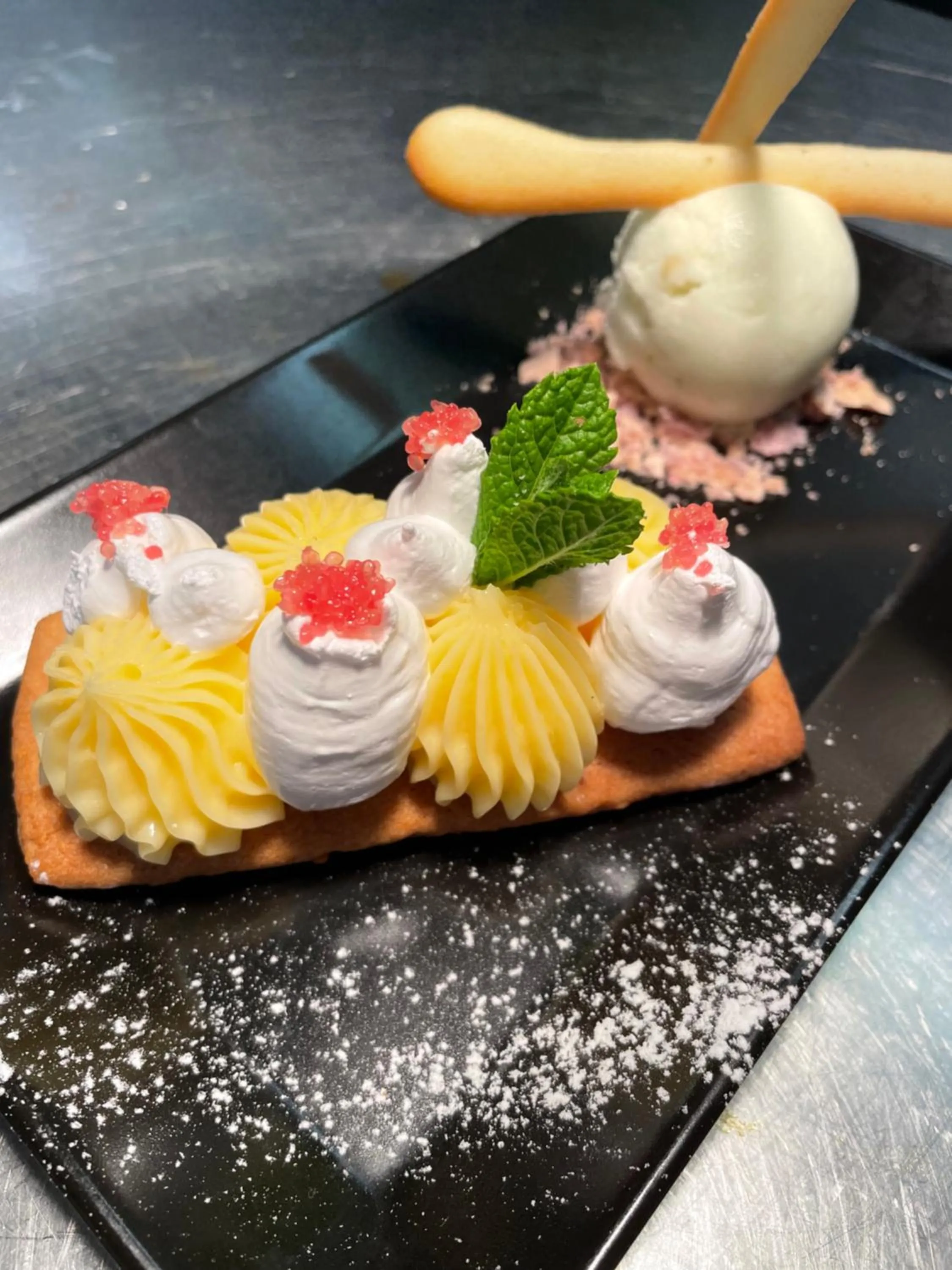 Food and drinks in Logis Hôtels - Hôtel Restaurant Domaine Les Falaises