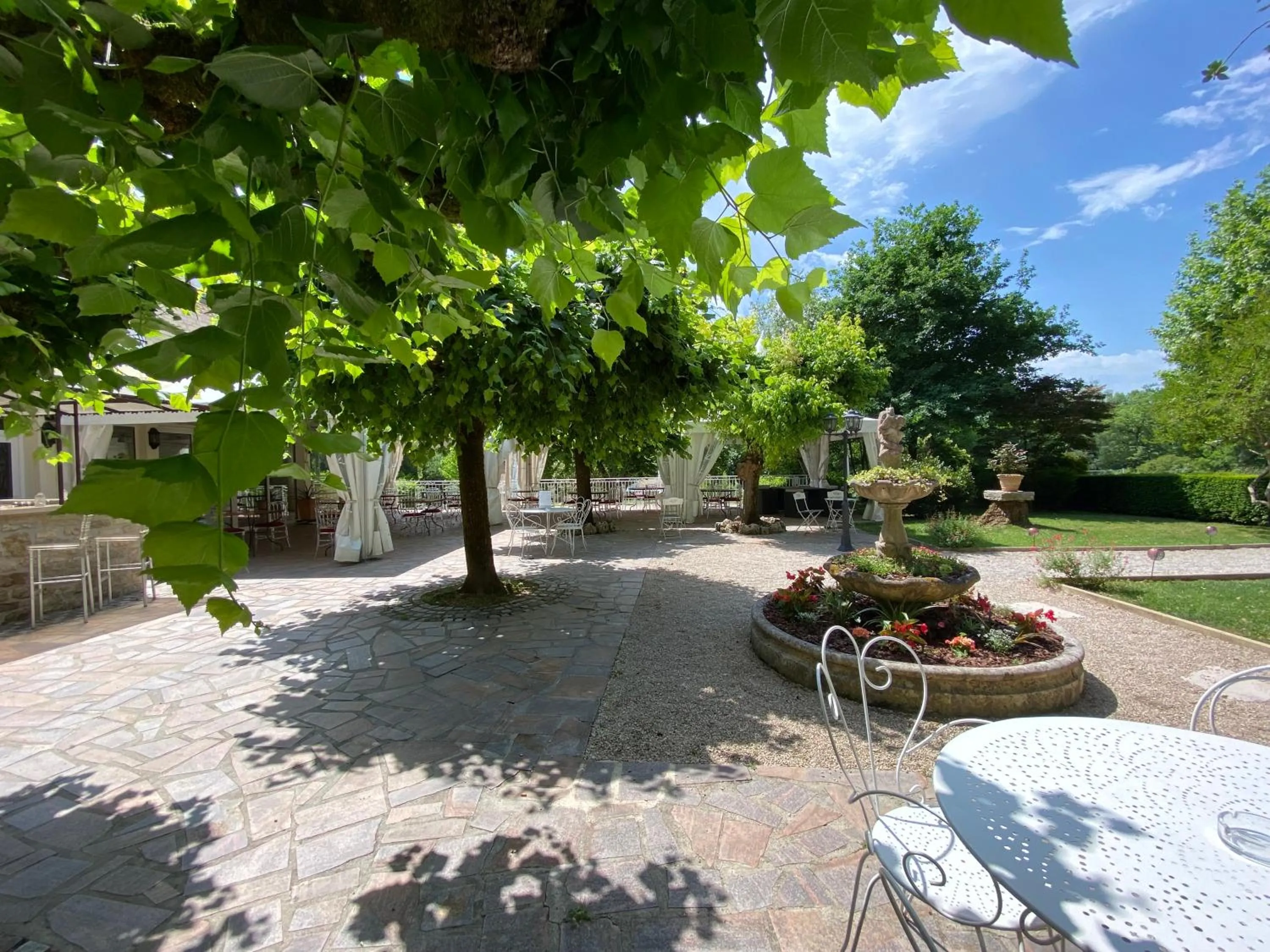 Balcony/Terrace in Logis Hôtels - Hôtel Restaurant Domaine Les Falaises