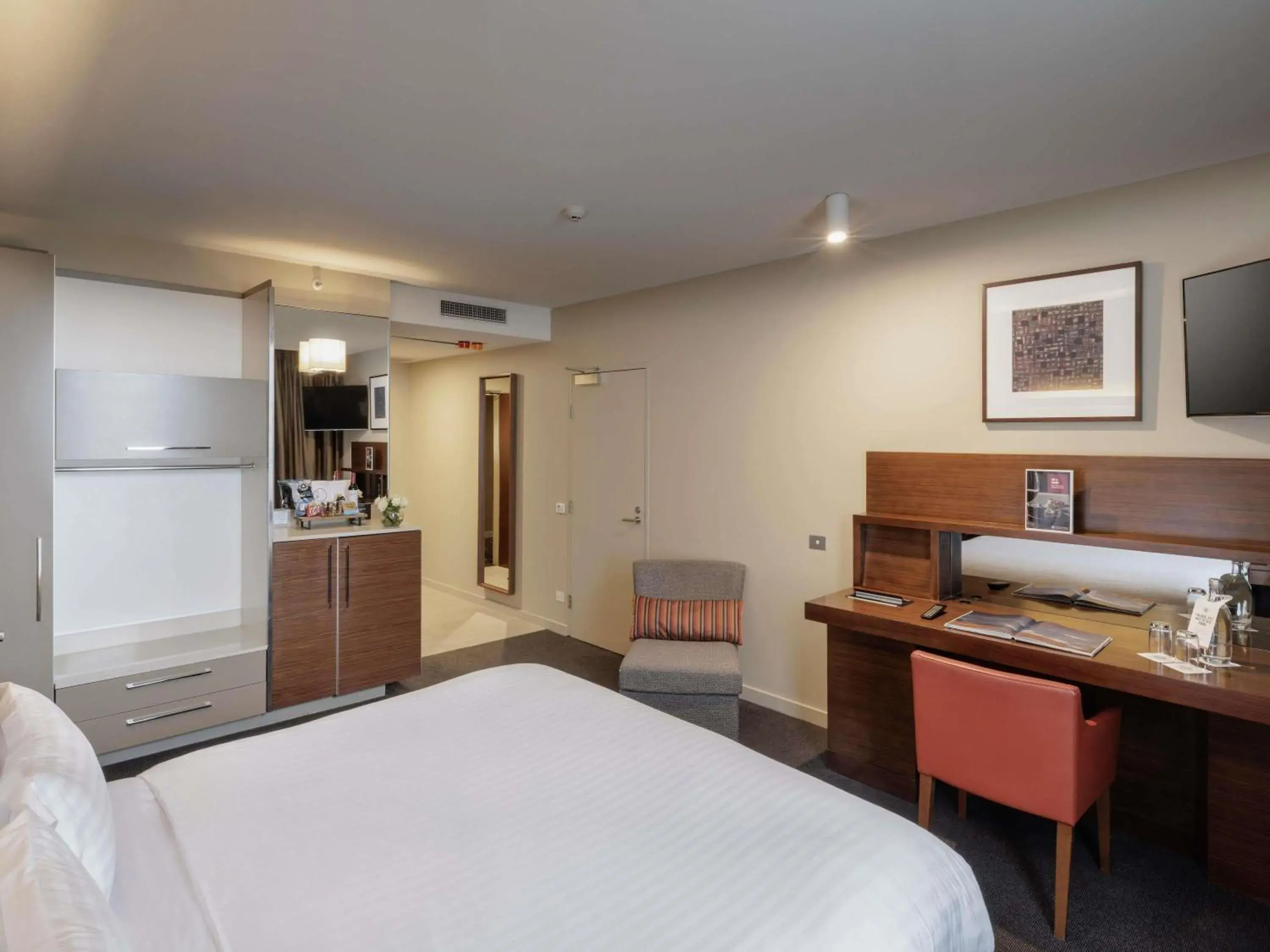 Superior King Room - Disability Access in Pullman Sydney Olympic Park Superior King Room - Disability Access in Pullman Sydney Olympic Park