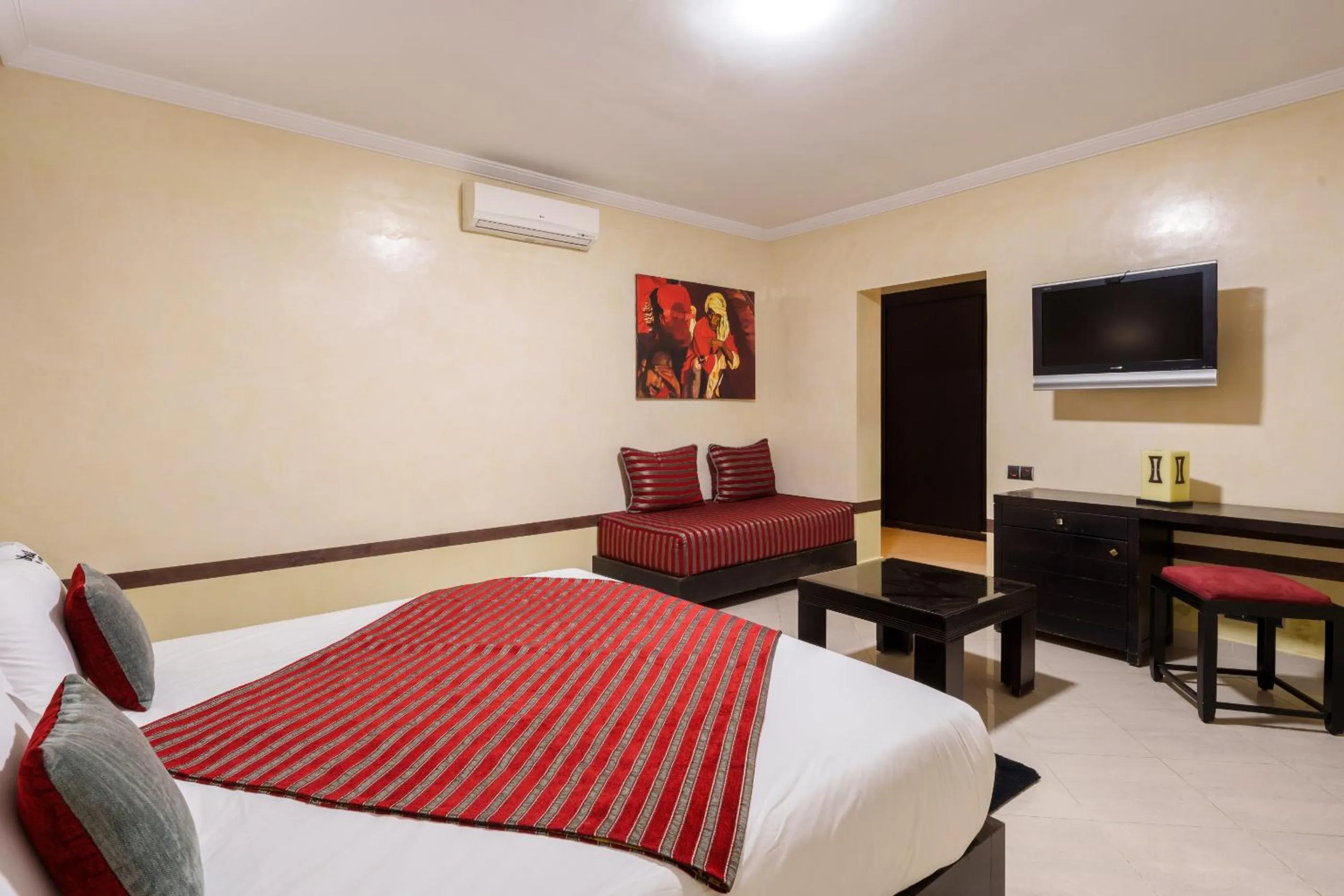 Bed in Riad Ushuaia La Villa - Centre Marrakech