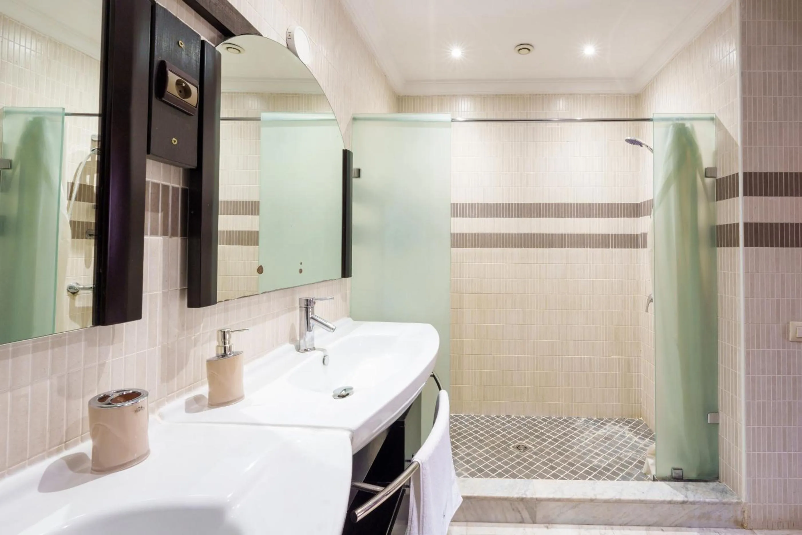 Shower in Riad Ushuaia La Villa - Centre Marrakech