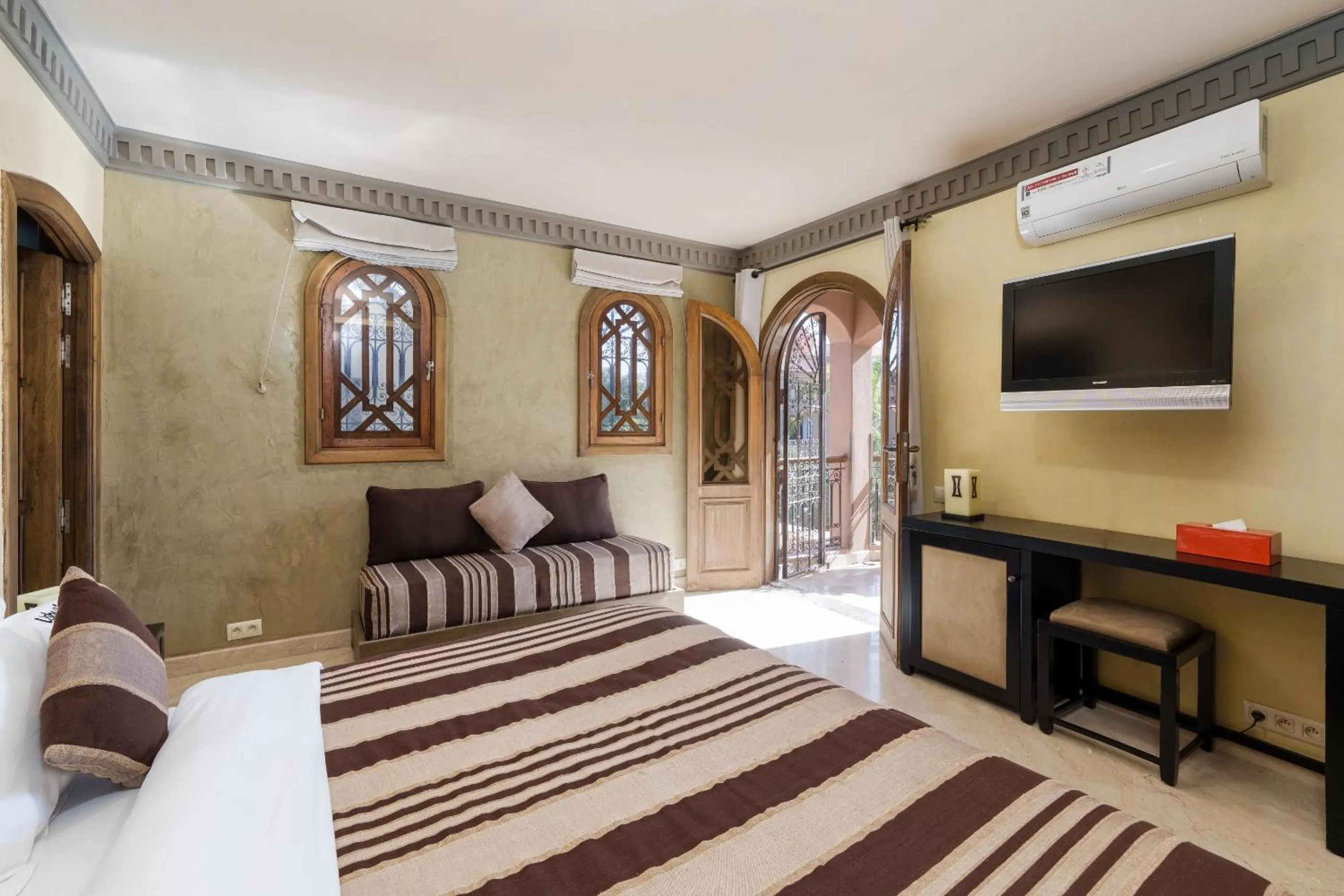 TV and multimedia, Bed in Riad Ushuaia La Villa - Centre Marrakech