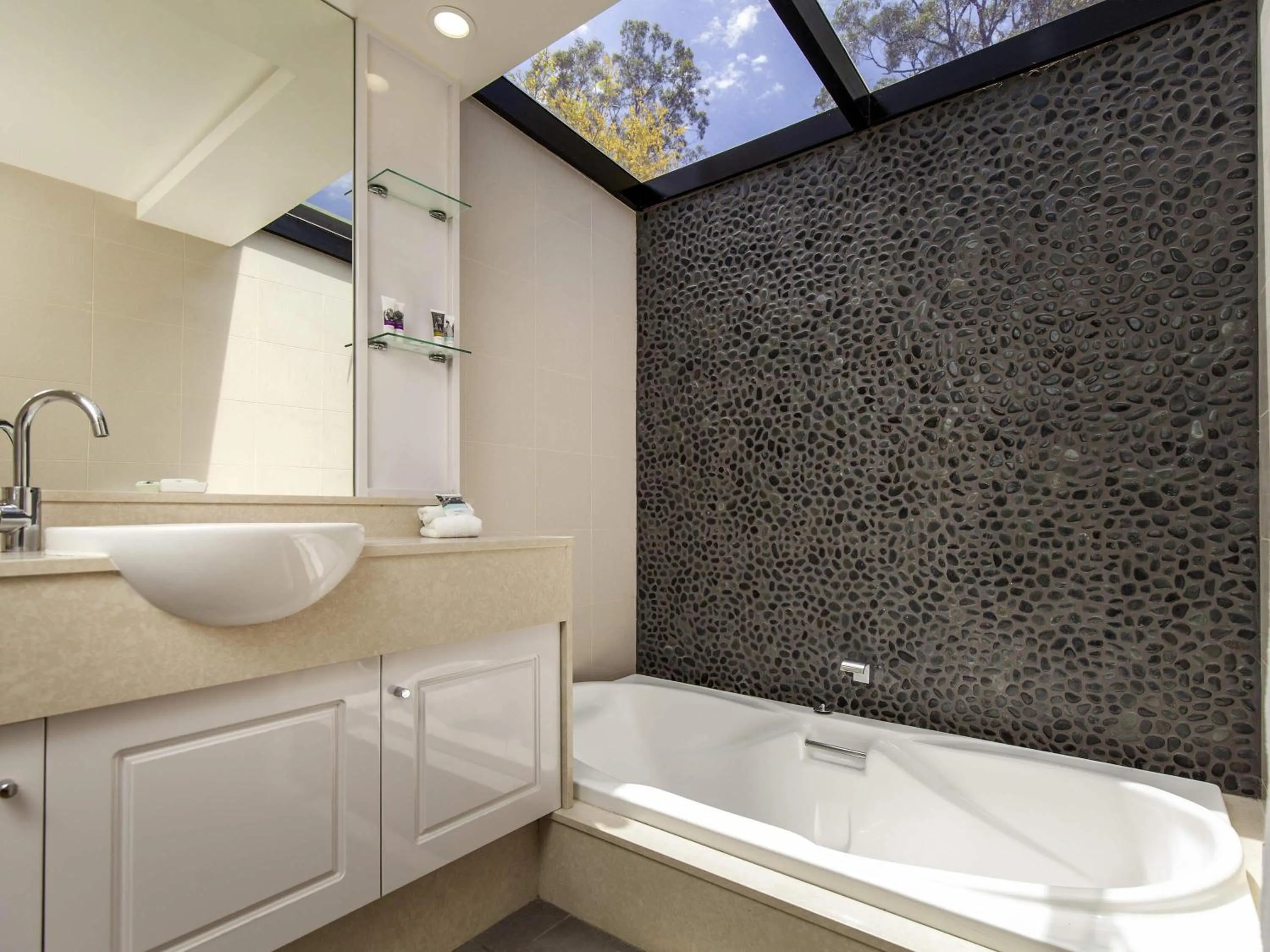 Bedroom in Mercure Hunter Valley Gardens