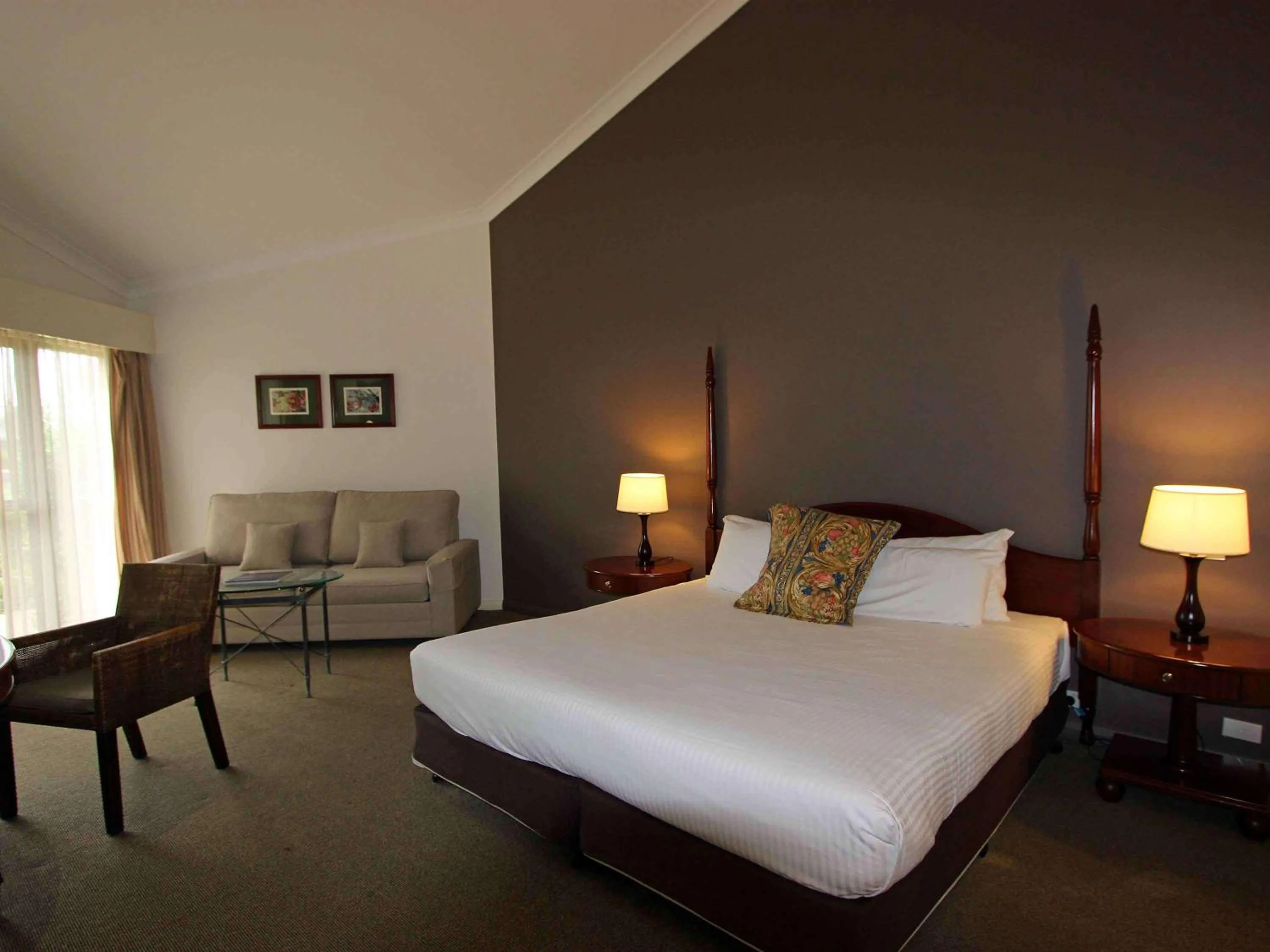 Photo of the whole room, Bed in Mercure Hunter Valley Gardens