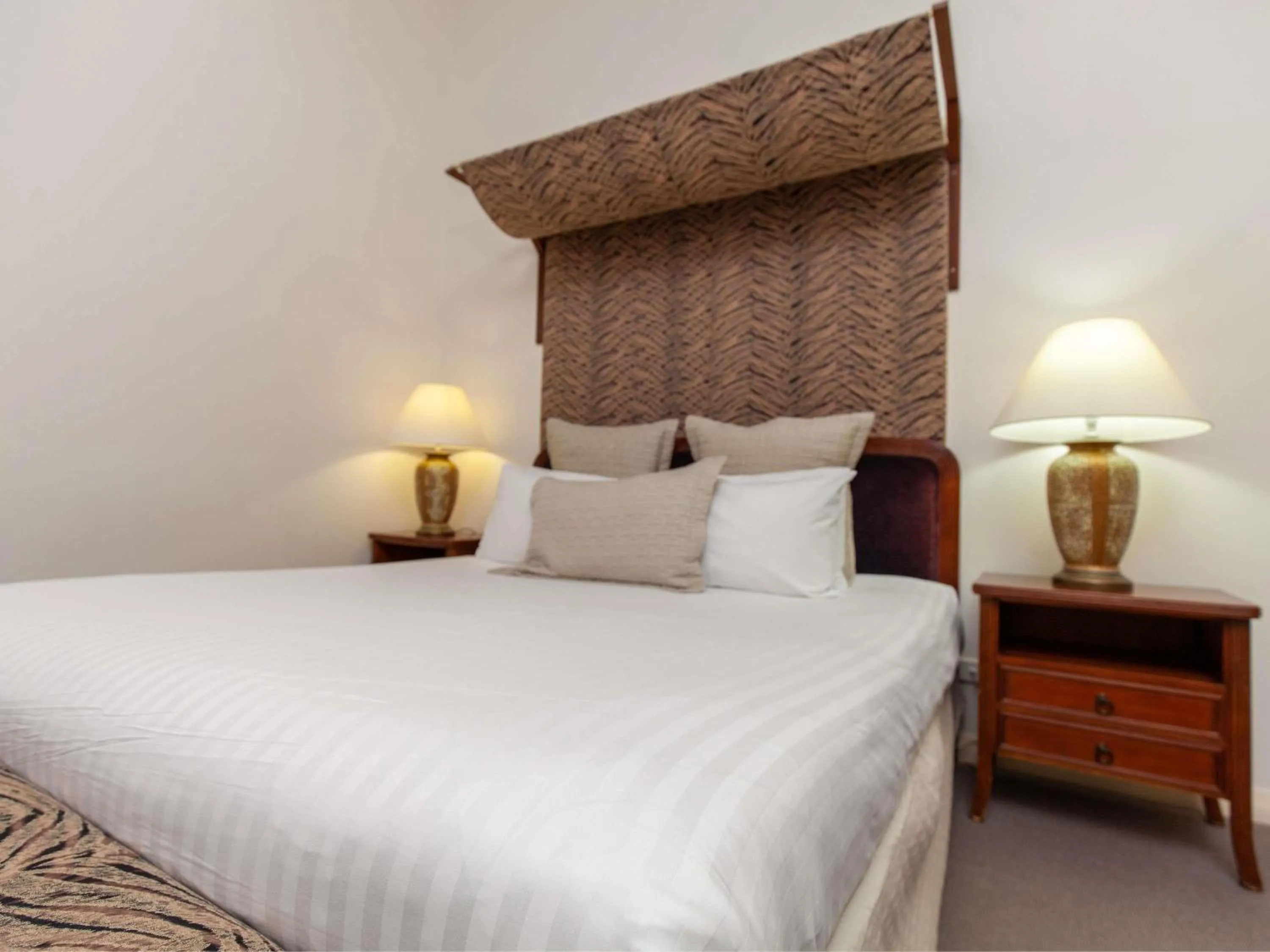 Bedroom, Bed in Mercure Hunter Valley Gardens