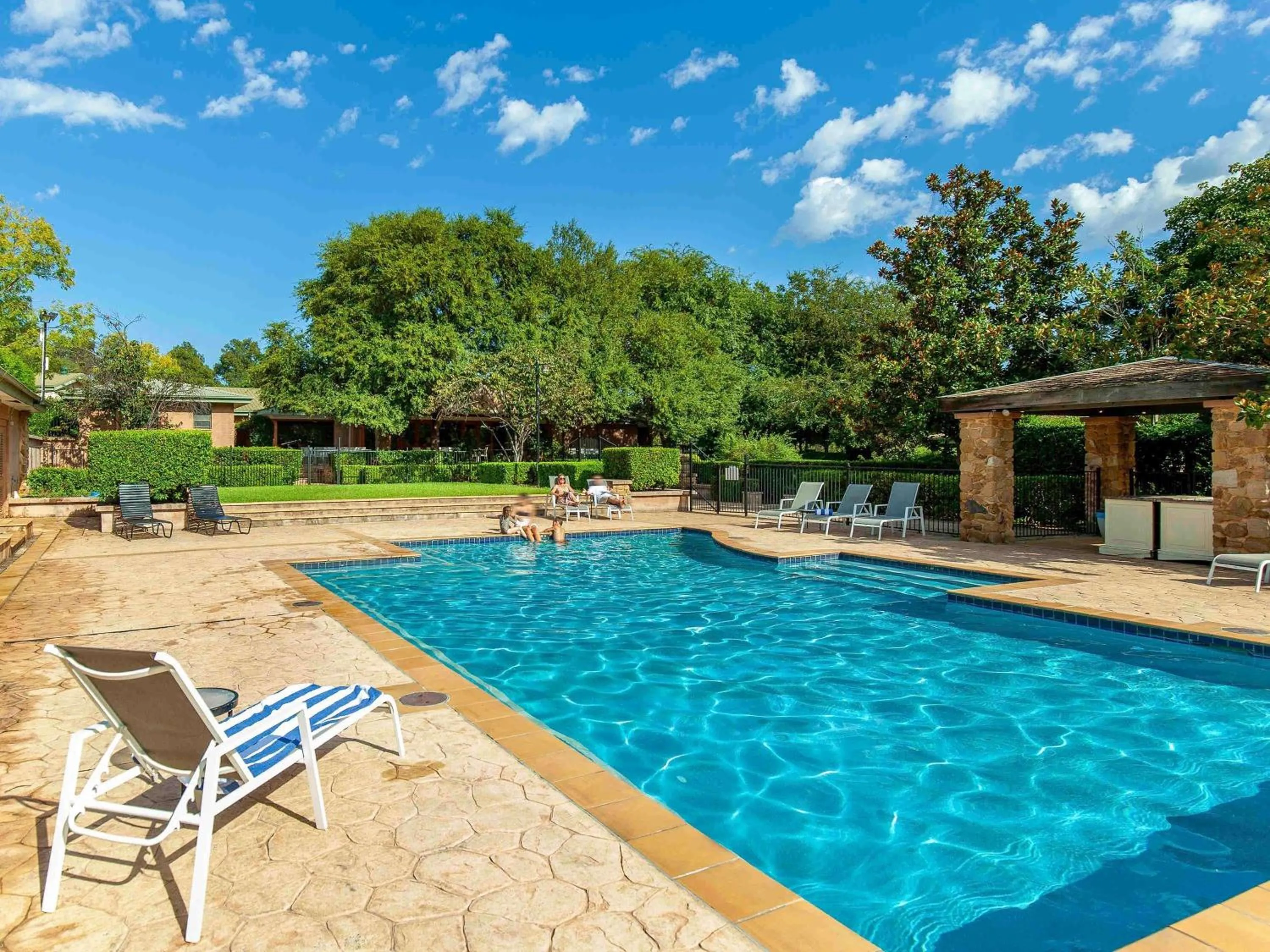 Pool view in Mercure Hunter Valley Gardens