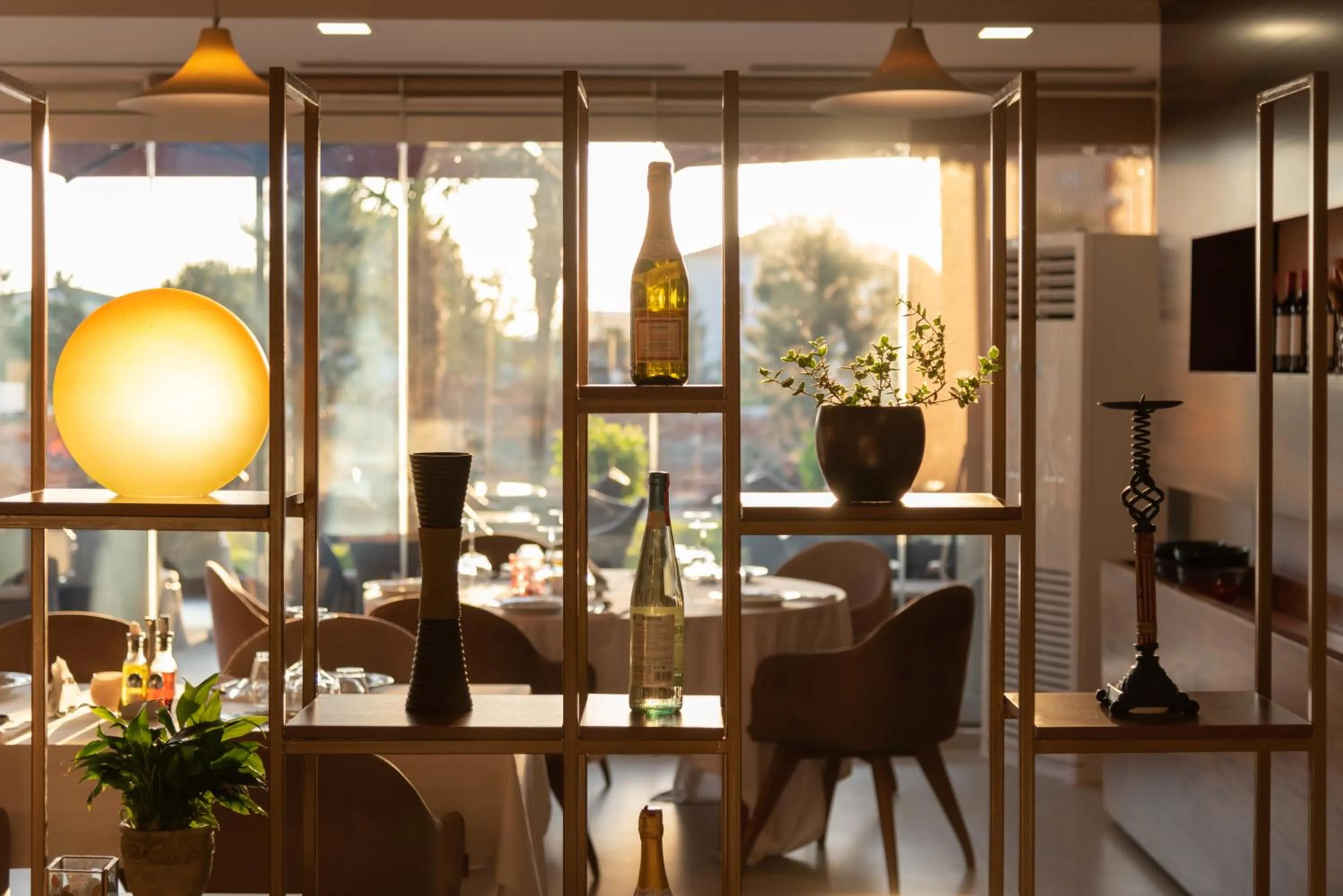 Restaurant/places to eat in Hotel Vlora International