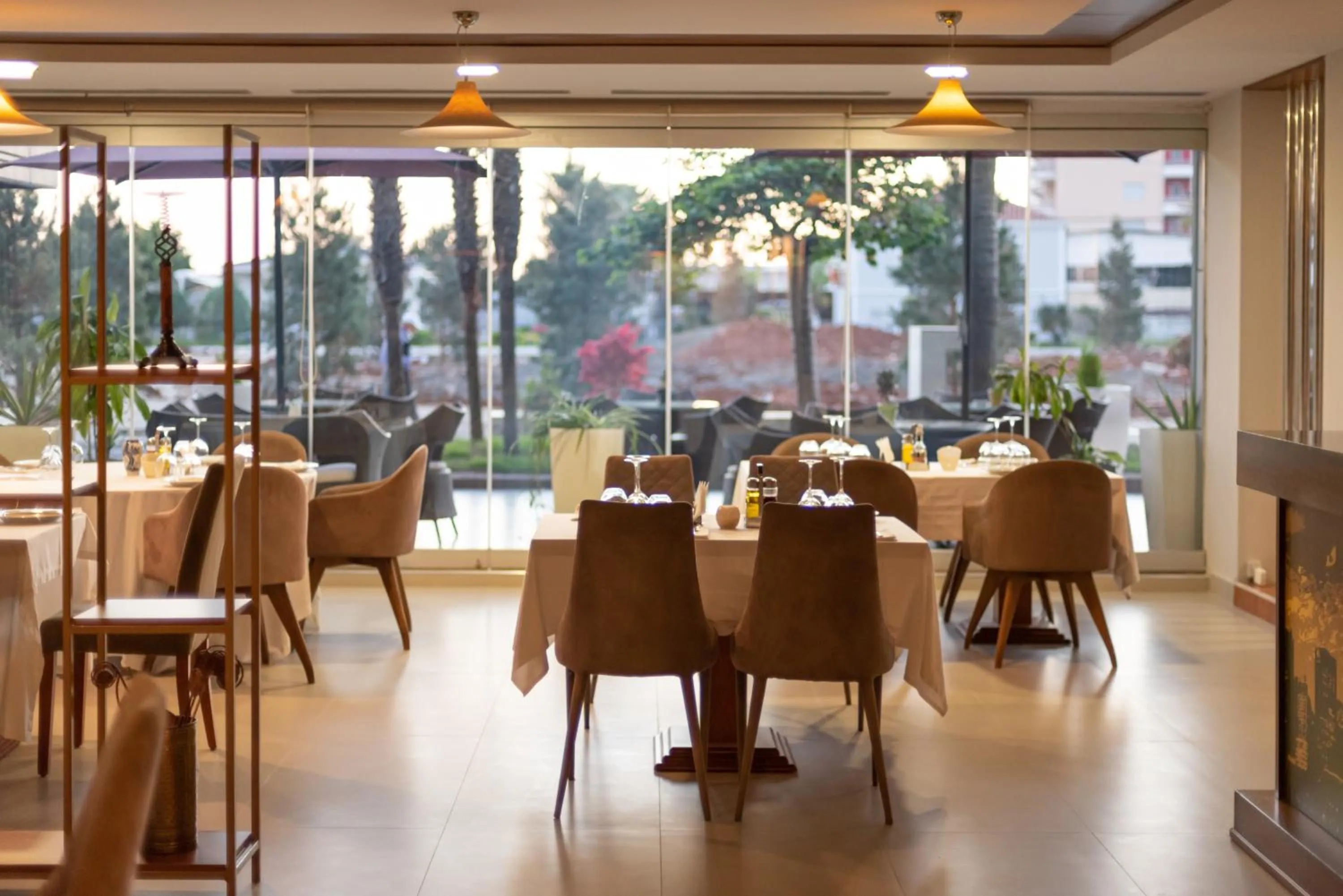 Restaurant/places to eat in Hotel Vlora International