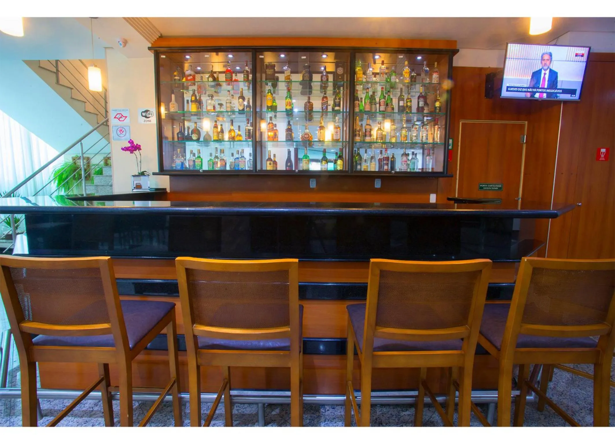 TV and multimedia in Leques Brasil Hotel Escola