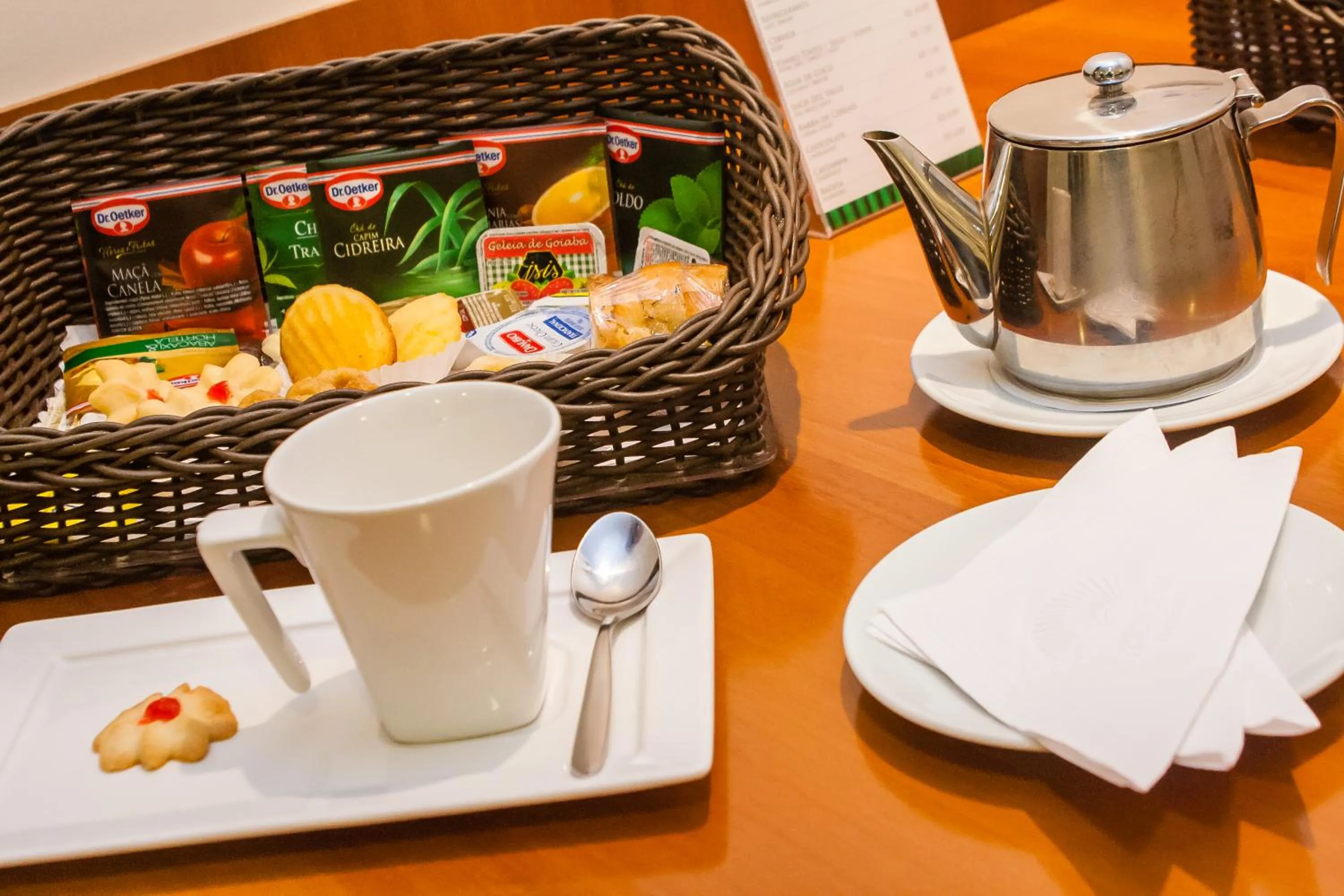 Coffee/tea facilities in Leques Brasil Hotel Escola