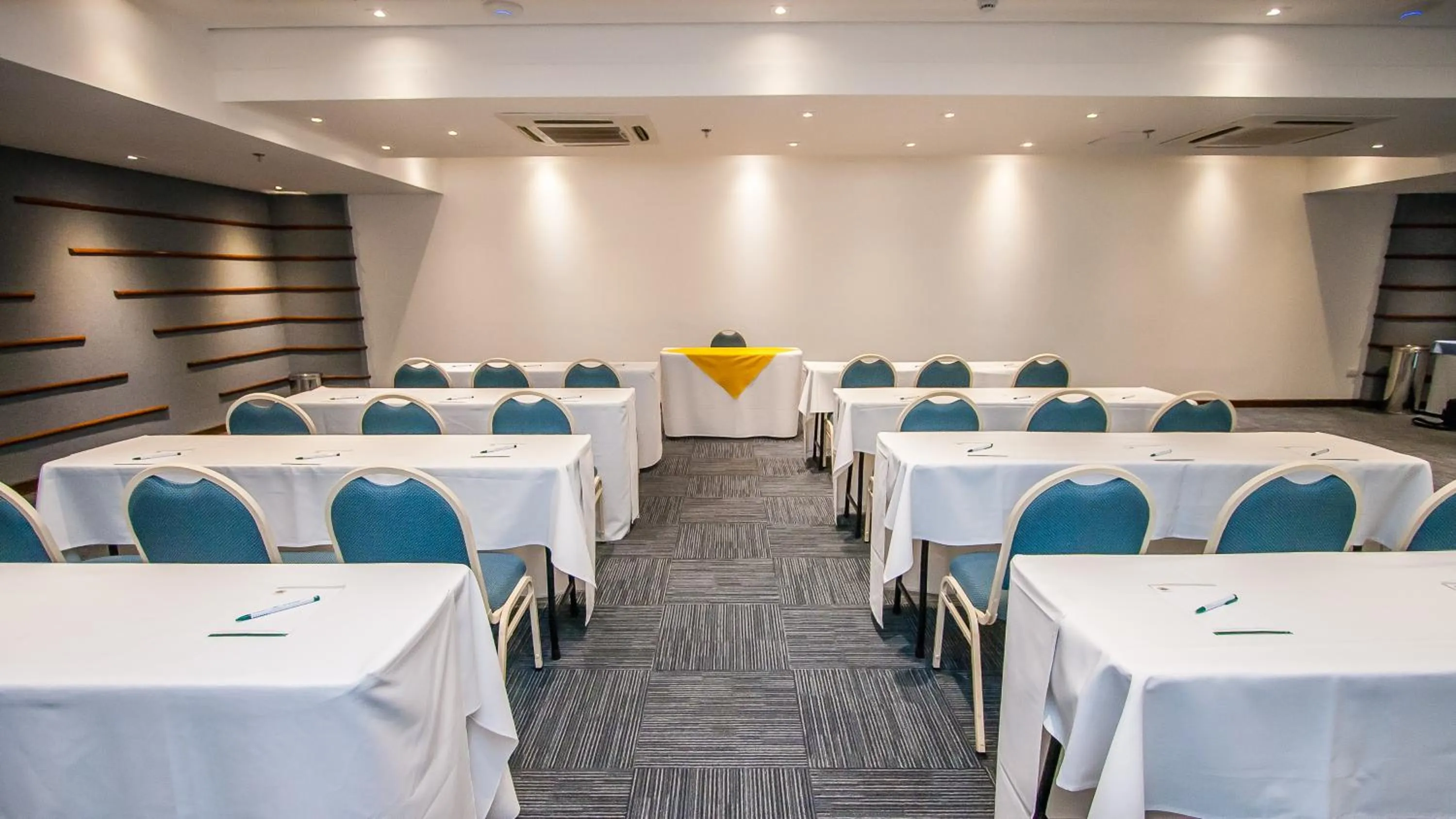 Banquet/Function facilities in Leques Brasil Hotel Escola