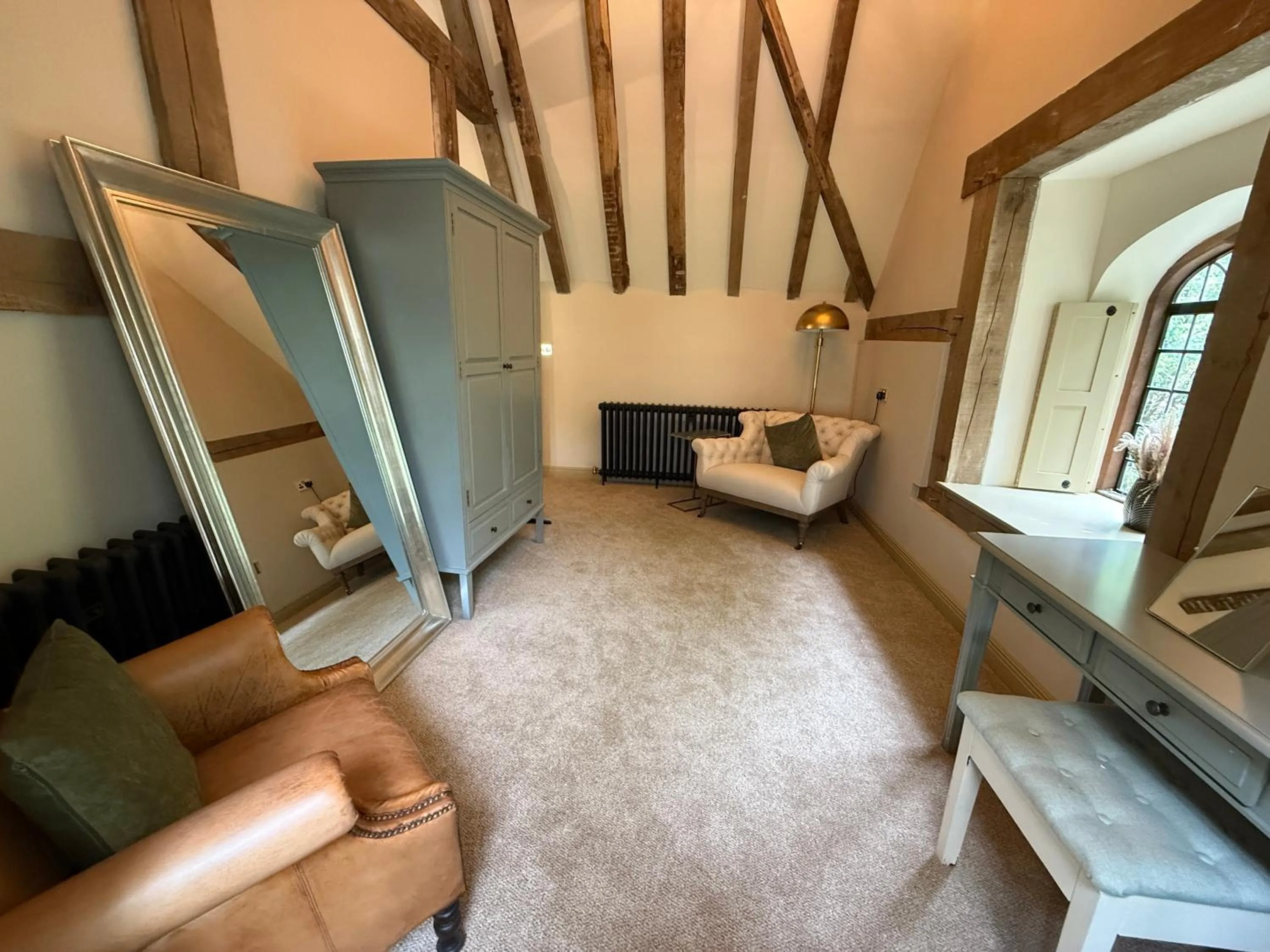 Living room, Bed in Broome Park Hotel
