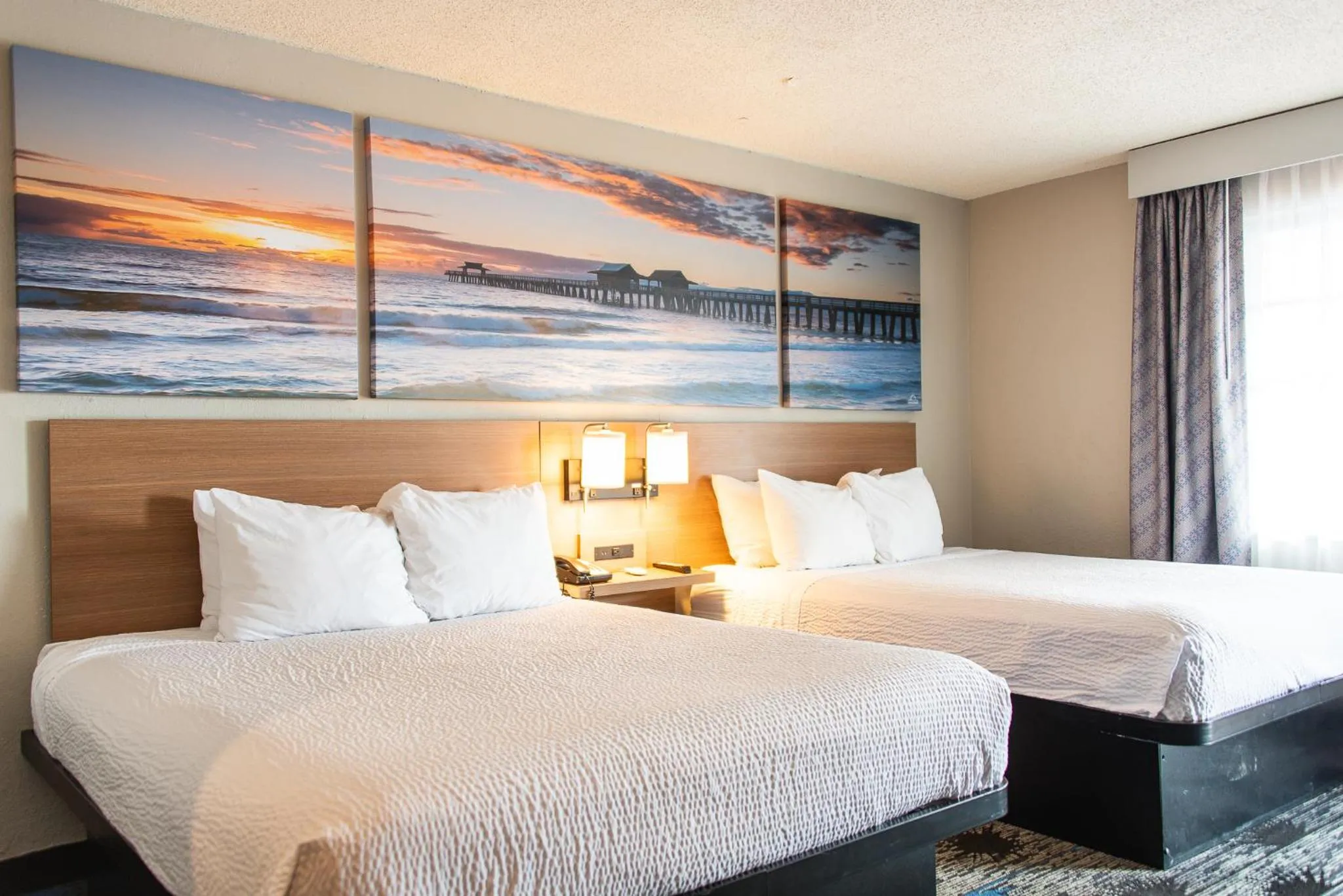 Property building, Bed in Days Inn by Wyndham Troy