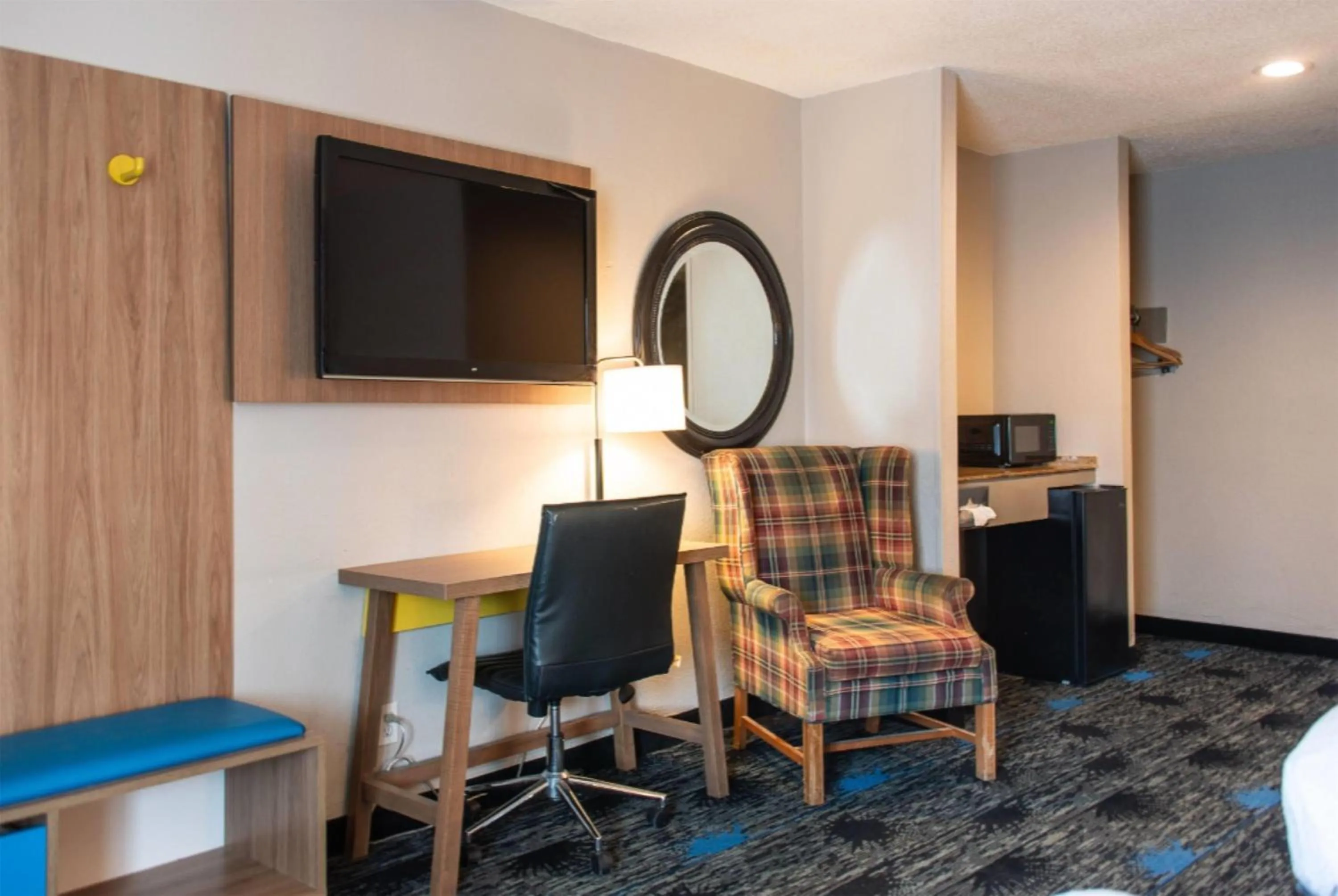 Photo of the whole room in Days Inn by Wyndham Troy