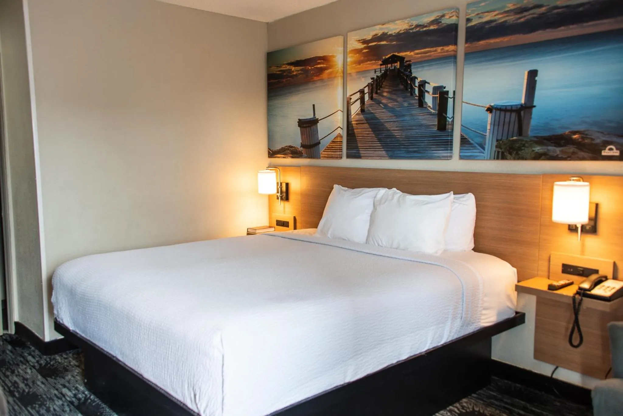 Property building, Bed in Days Inn by Wyndham Troy