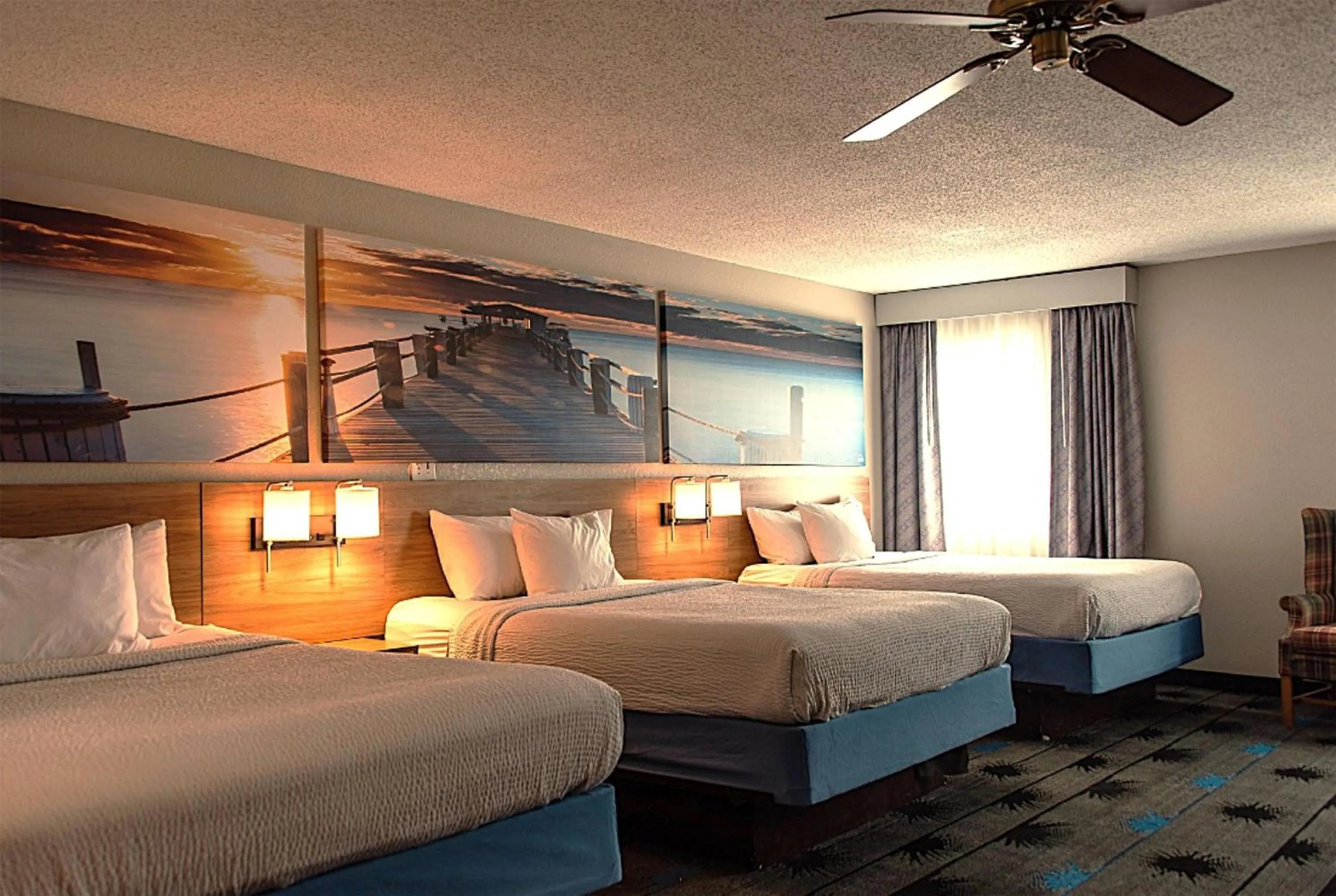 Photo of the whole room, Bed in Days Inn by Wyndham Troy