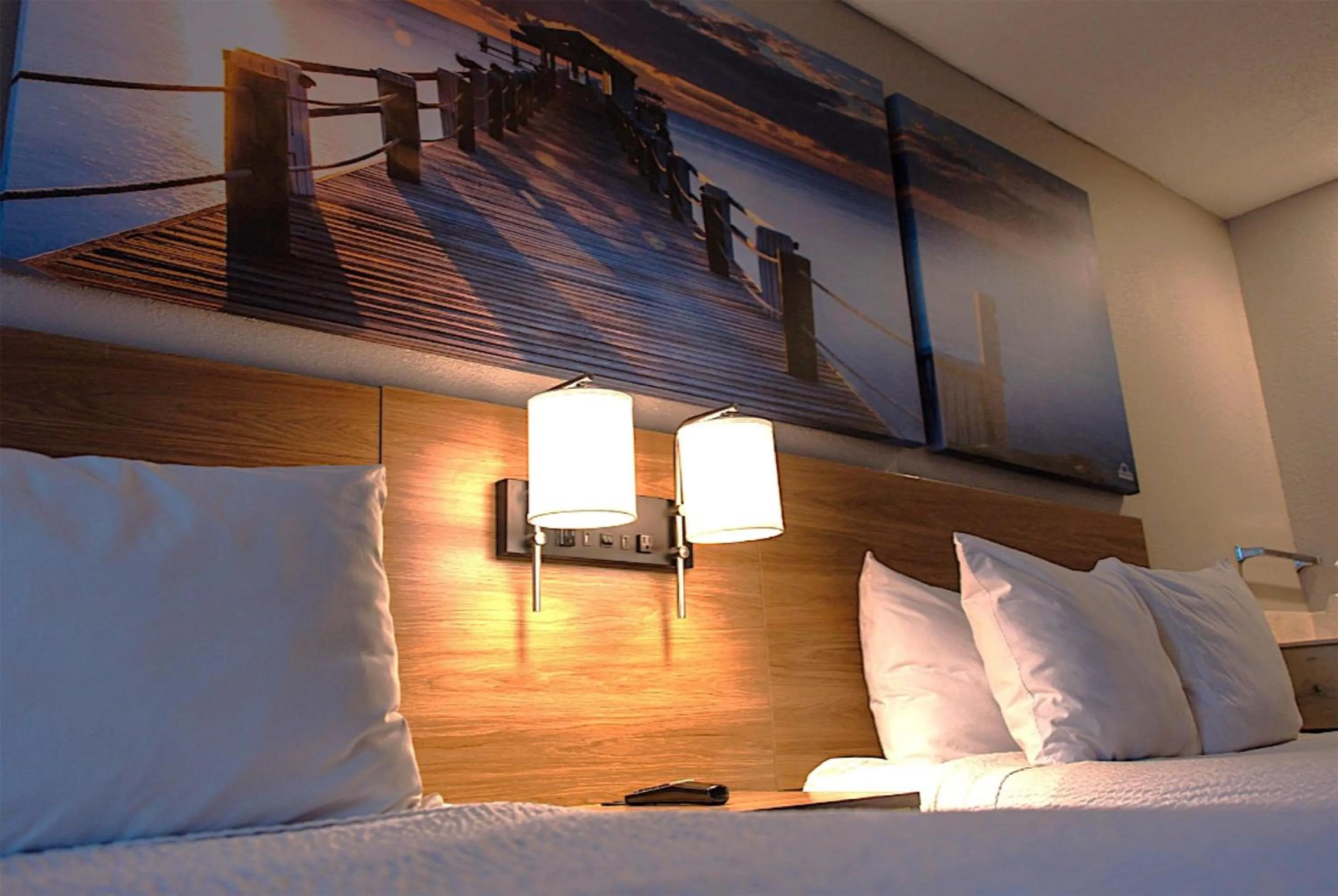 Photo of the whole room, Bed in Days Inn by Wyndham Troy