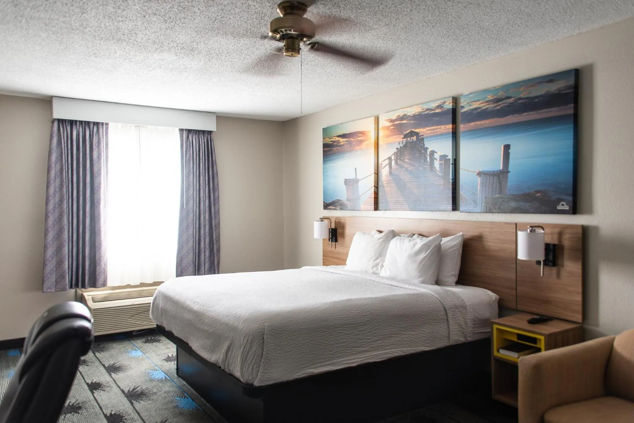 Property building, Bed in Days Inn by Wyndham Troy