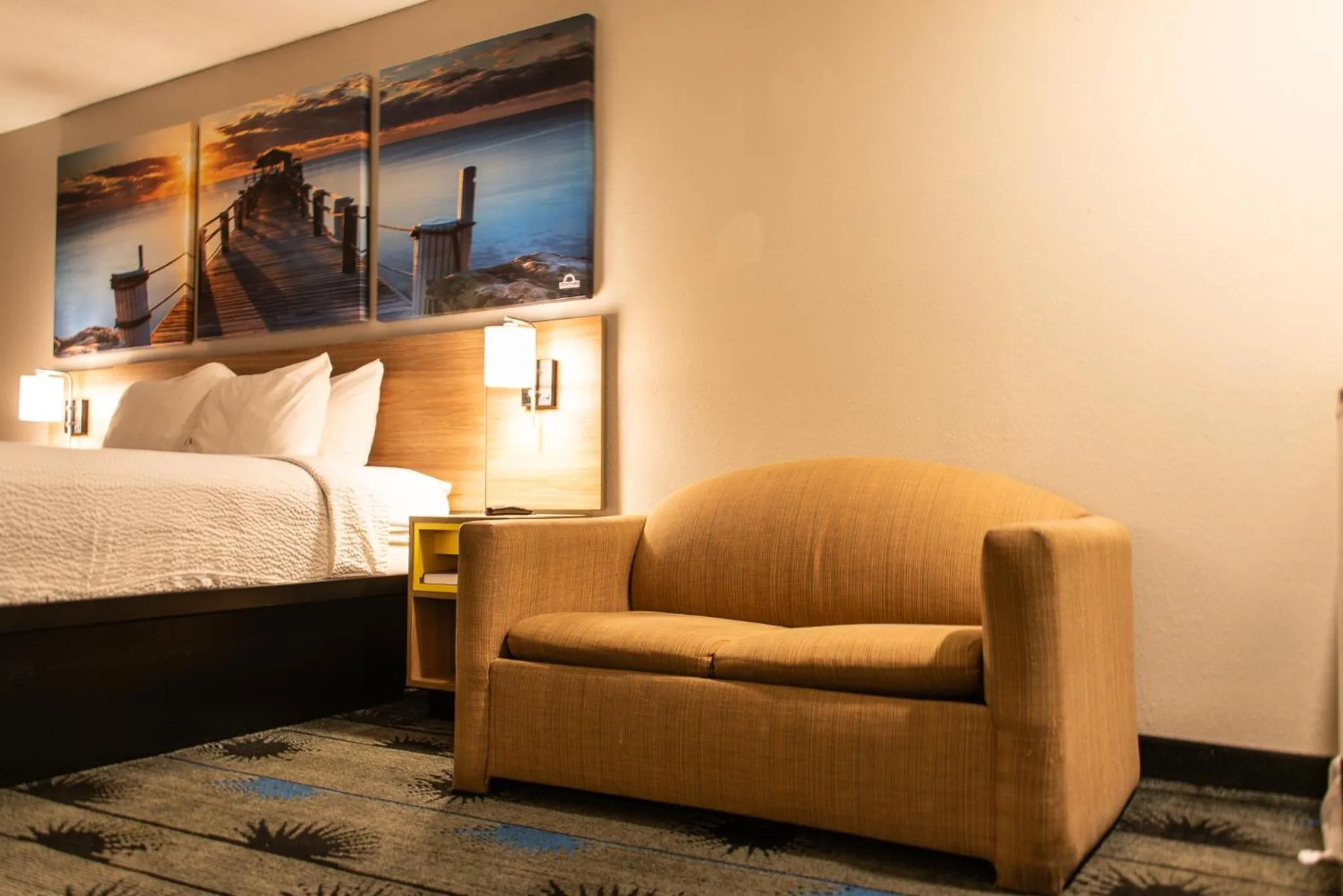 Property building, Bed in Days Inn by Wyndham Troy