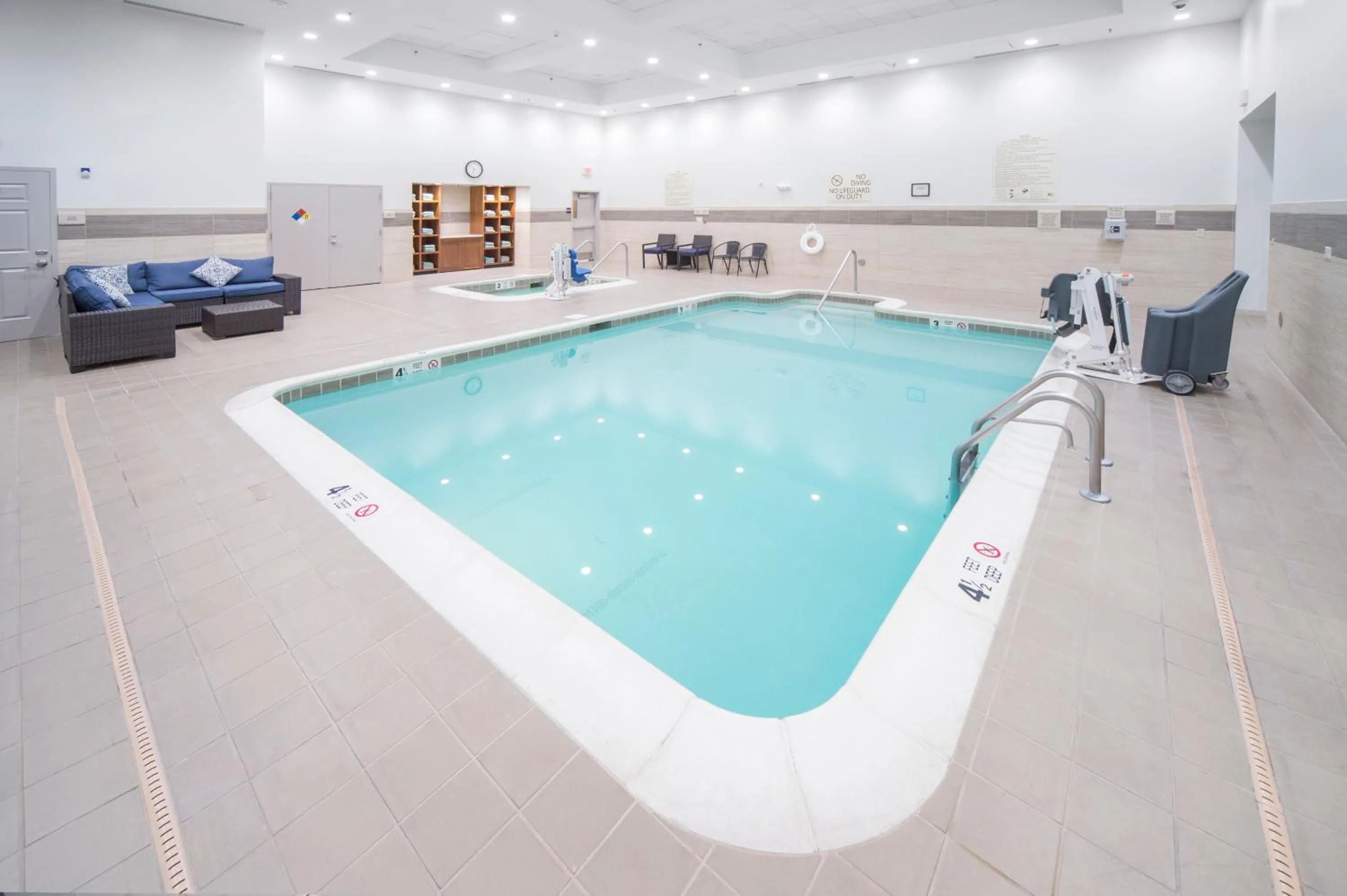 Swimming pool in Hilton Garden Inn Clifton Park