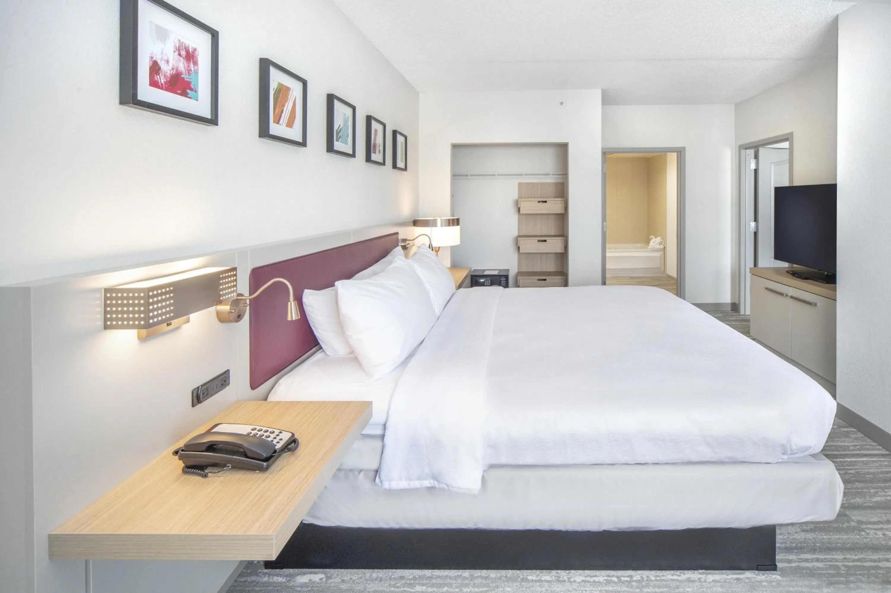 Bed in Hilton Garden Inn Clifton Park