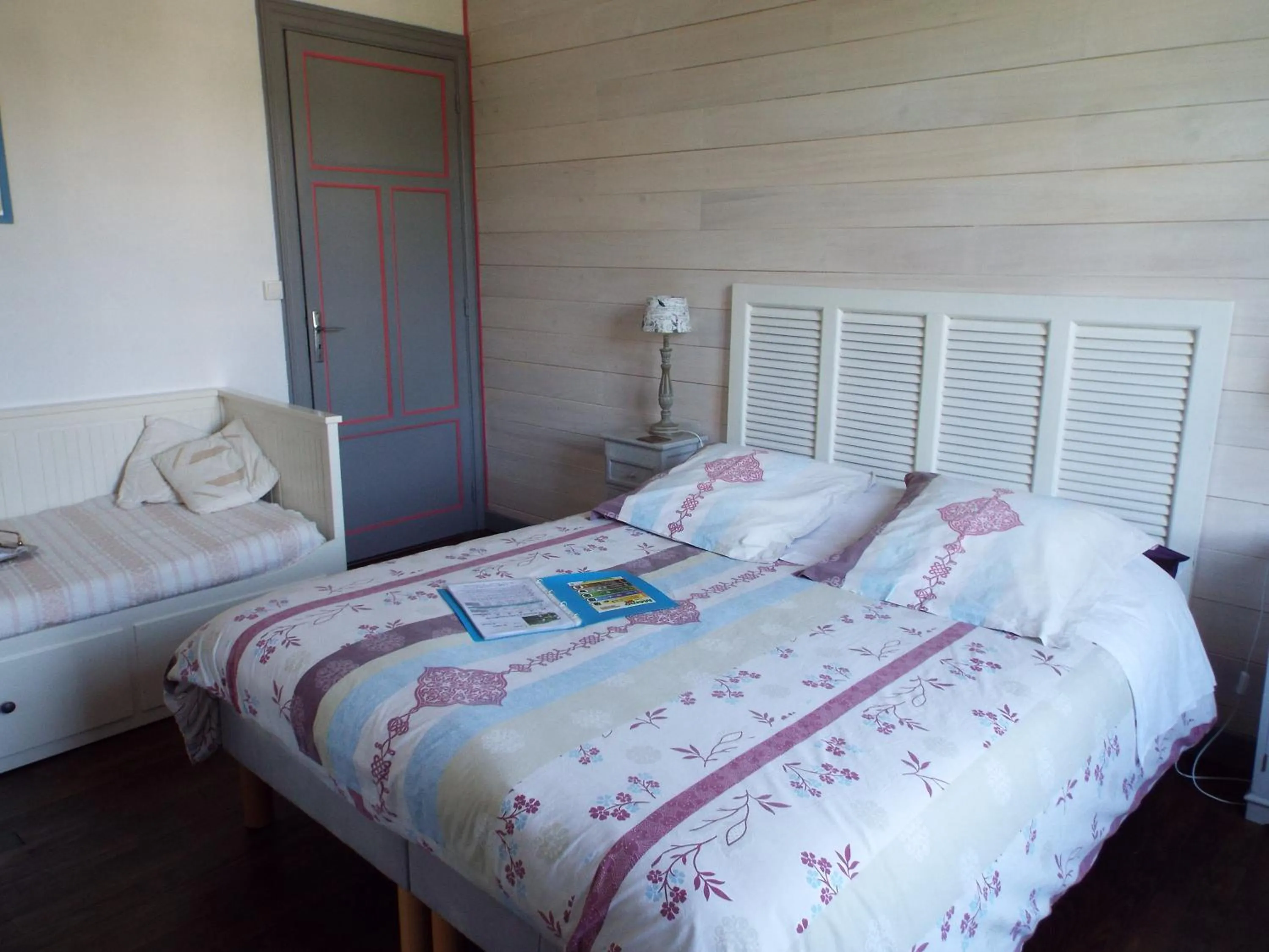 Large Double Room in Villa Tranquillité