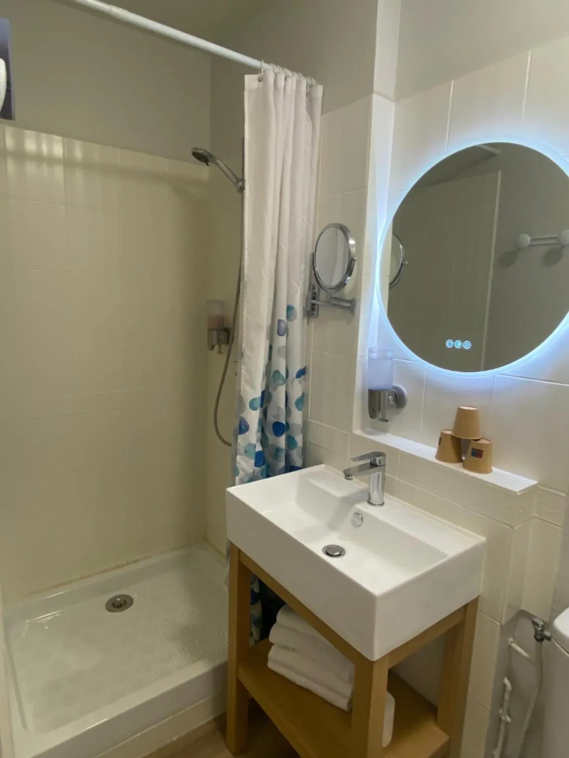 Shower in Hotel de Bretagne