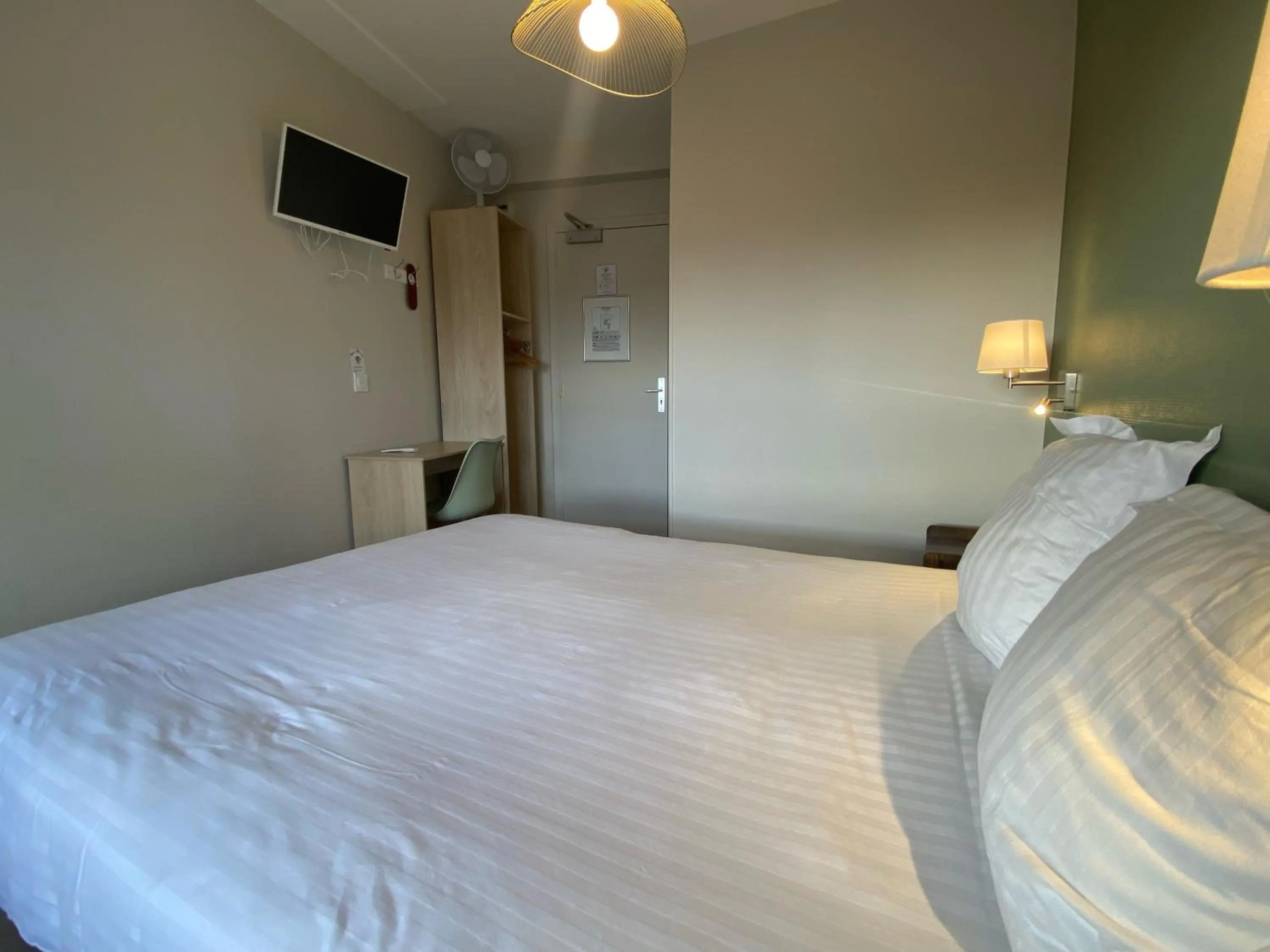 Bed in Hotel de Bretagne