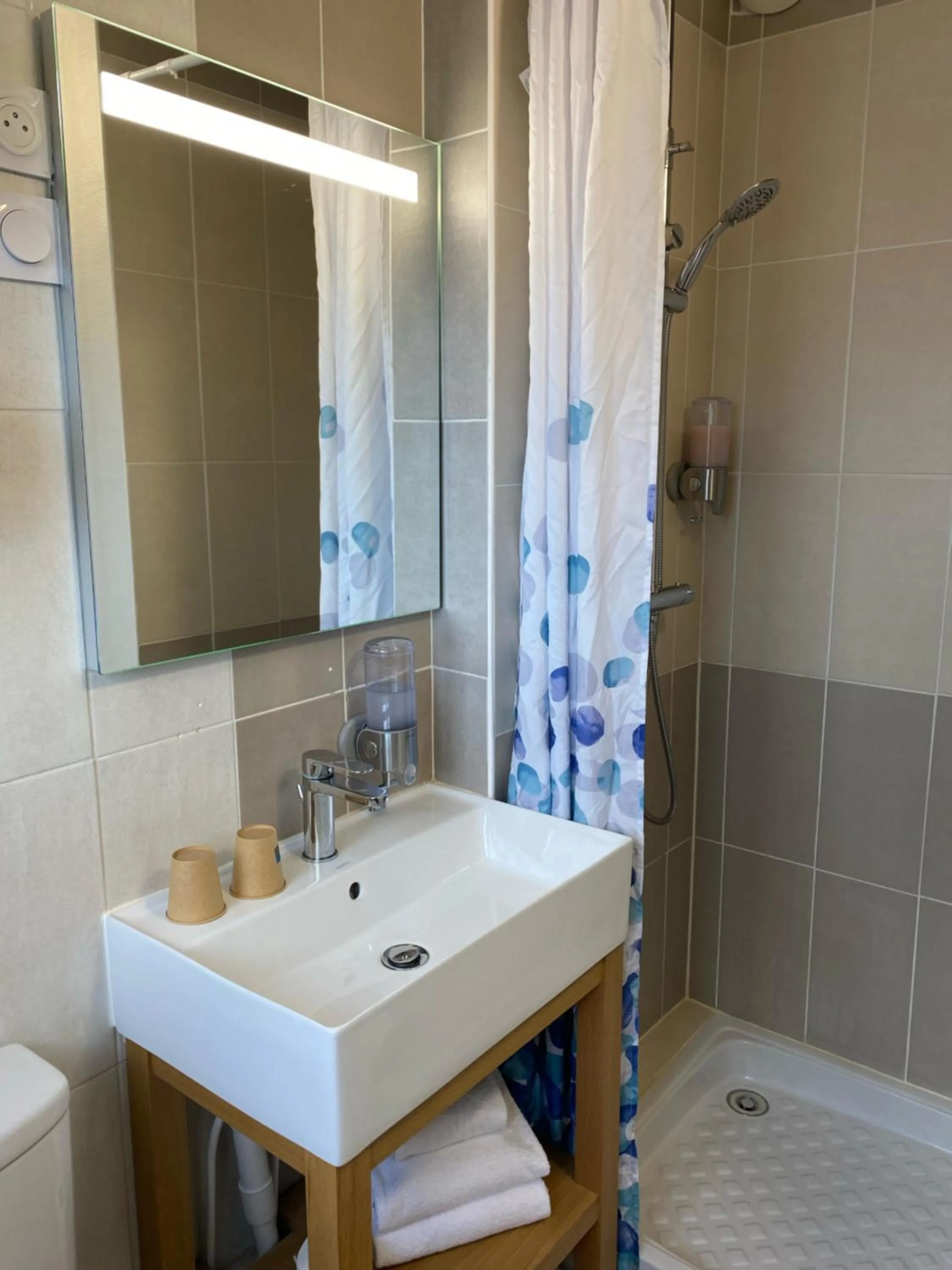 Shower in Hotel de Bretagne