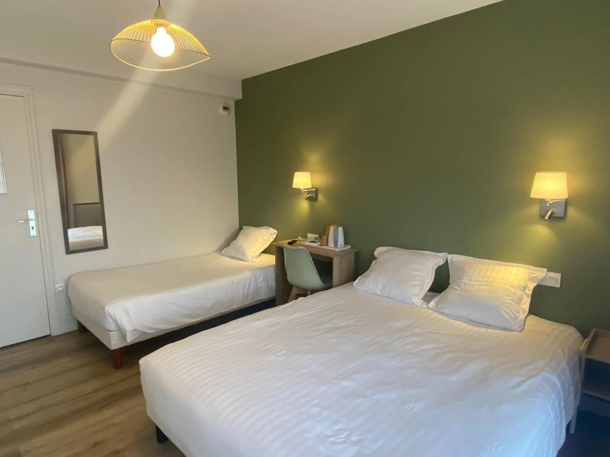 Bed in Hotel de Bretagne