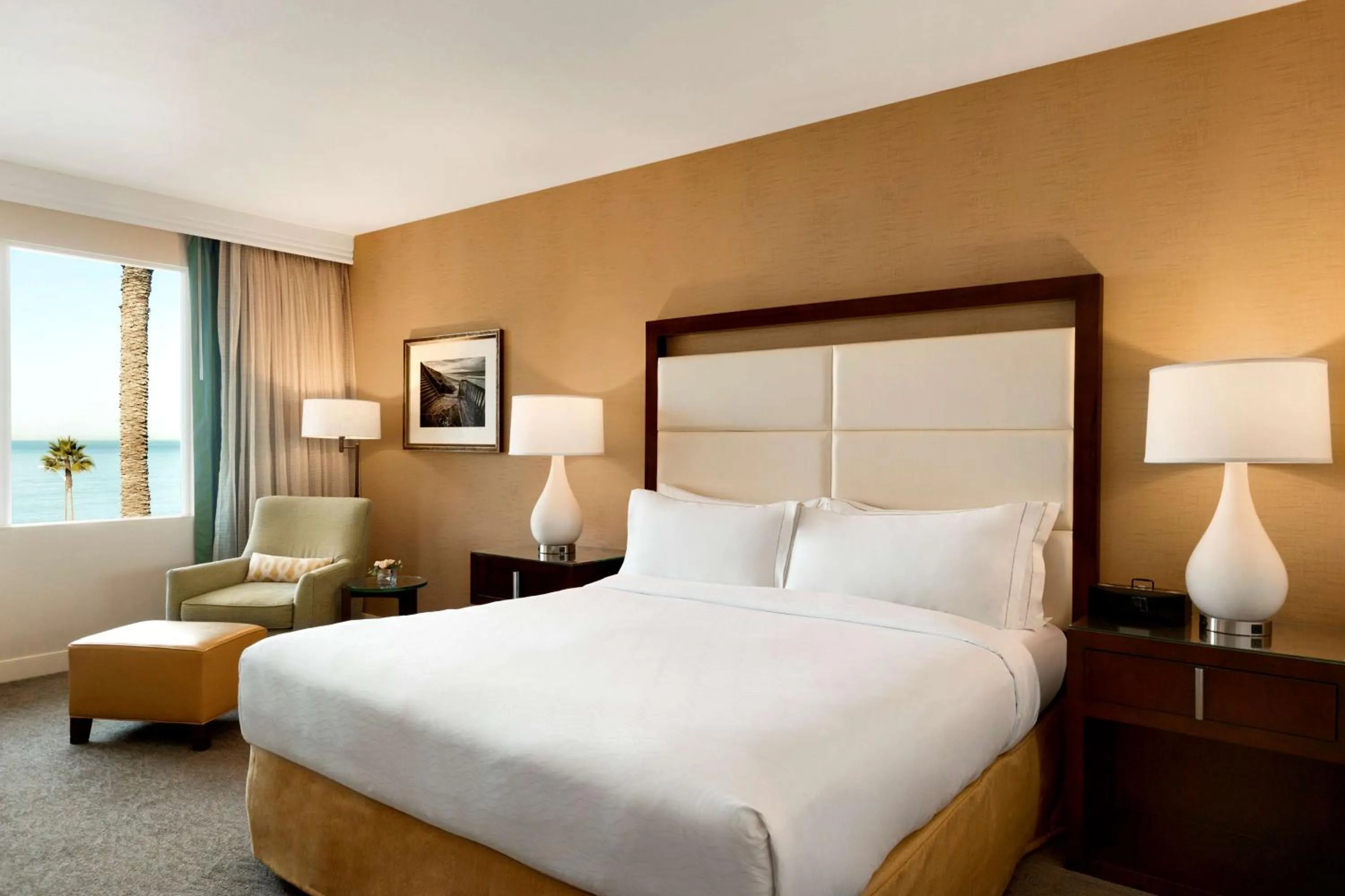 Bed in Cape Rey Carlsbad Beach, A Hilton Resort & Spa