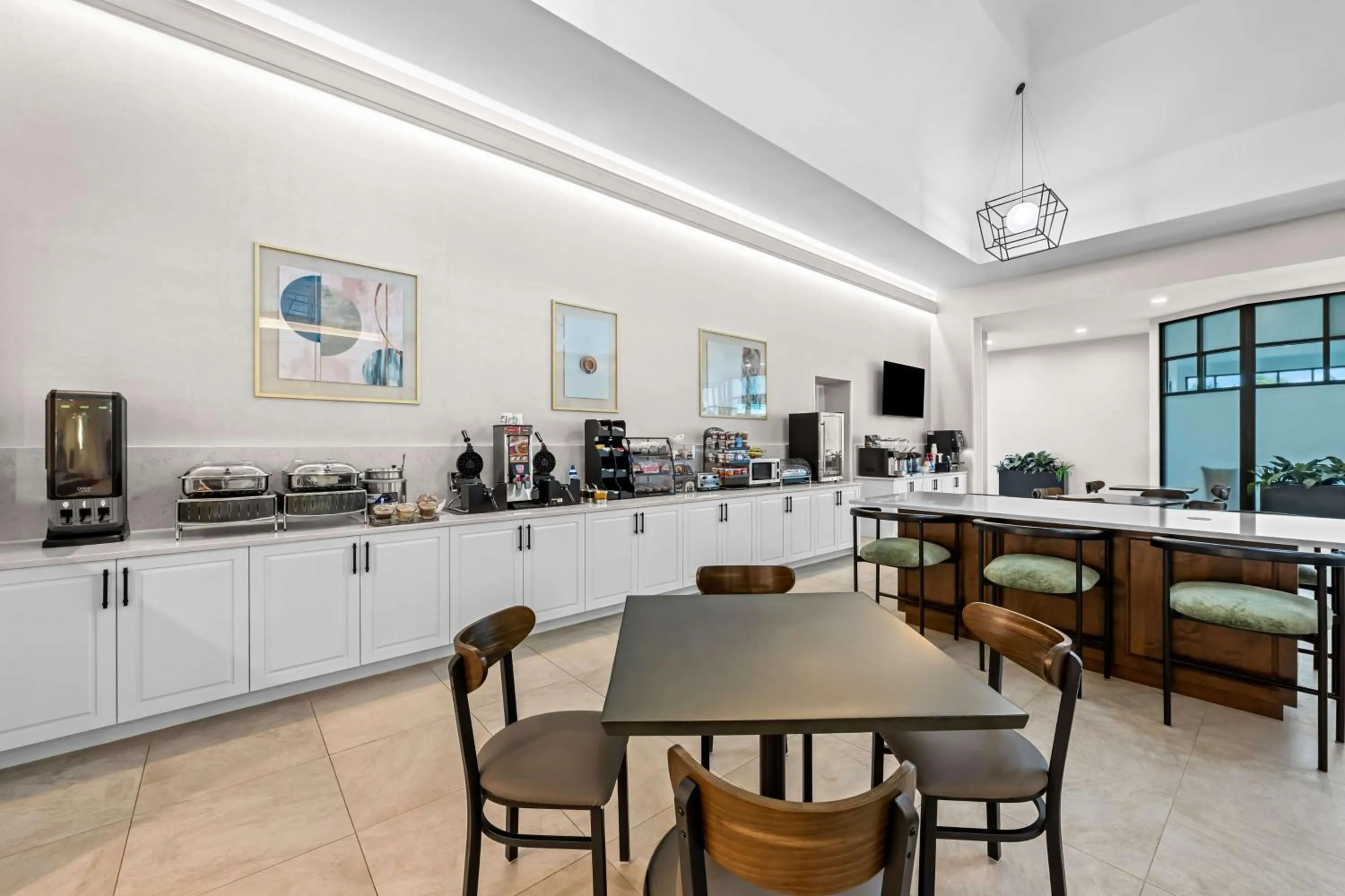 Breakfast in Best Western Plus Puyallup Hotel