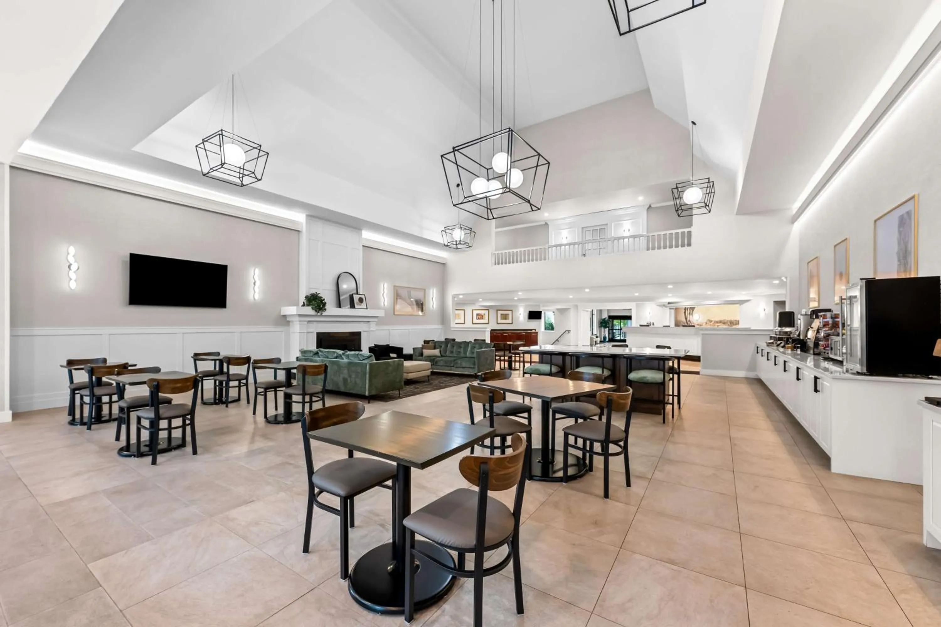 Breakfast in Best Western Plus Puyallup Hotel