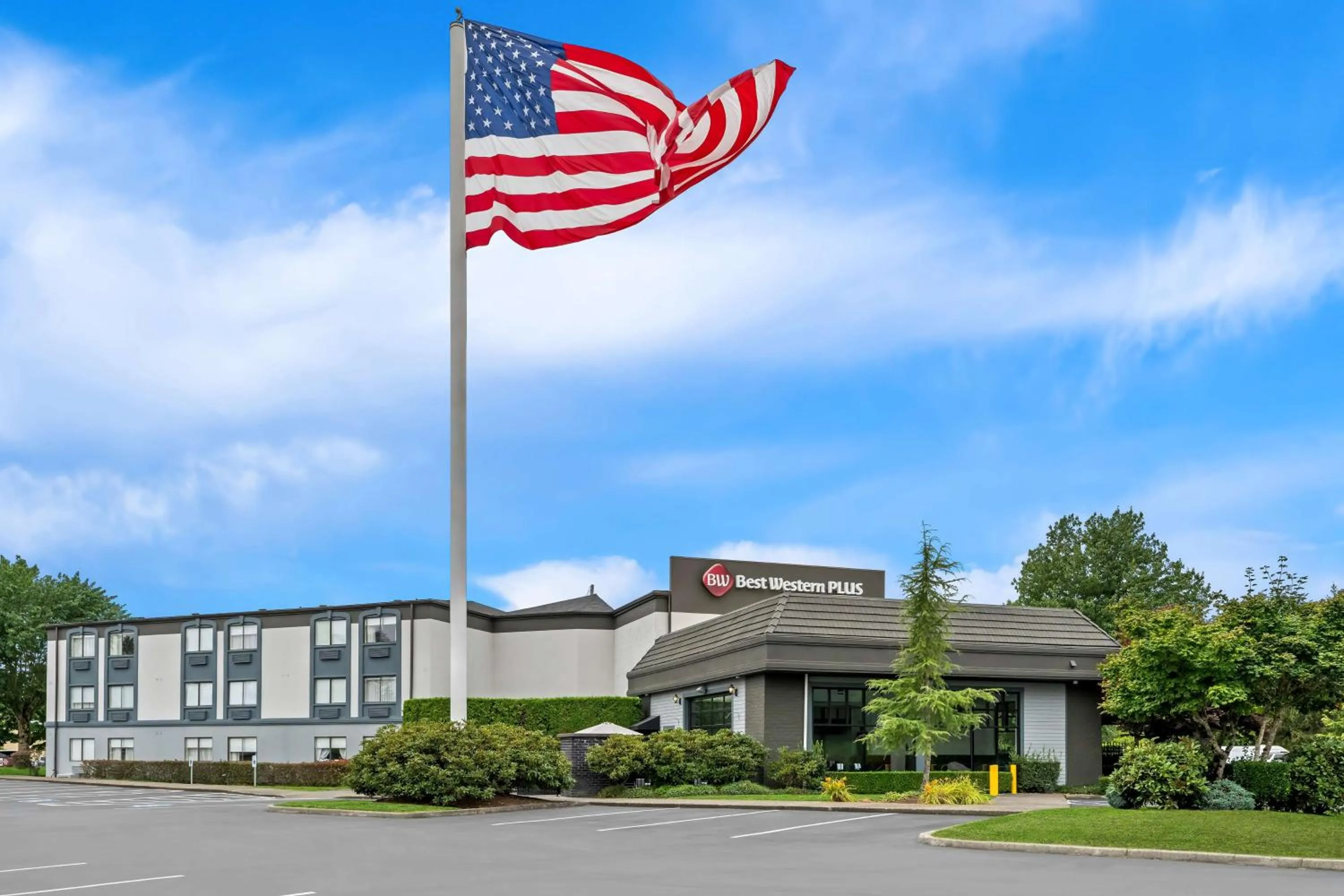 Property building in Best Western Plus Puyallup Hotel