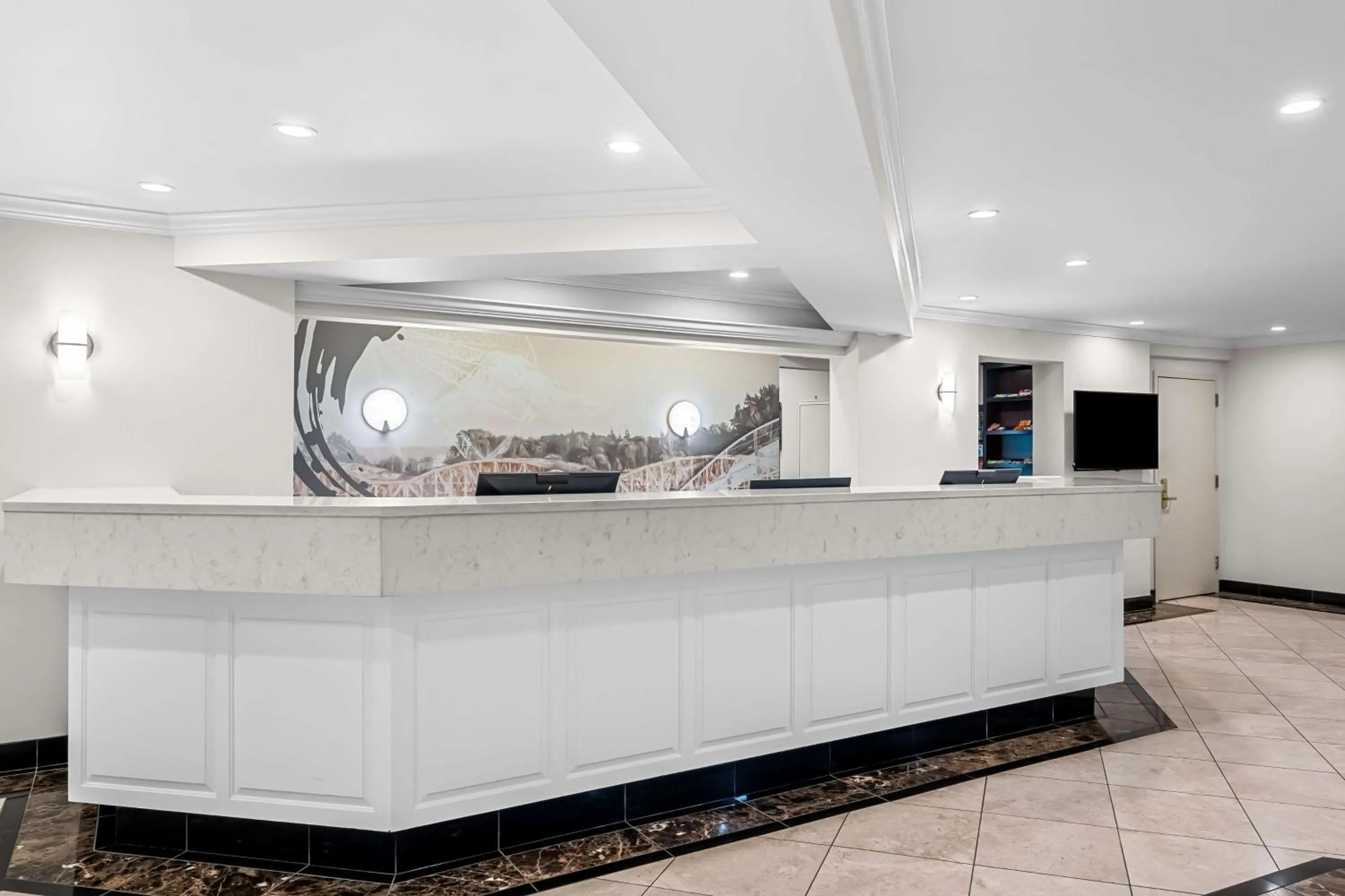 Lobby or reception in Best Western Plus Puyallup Hotel