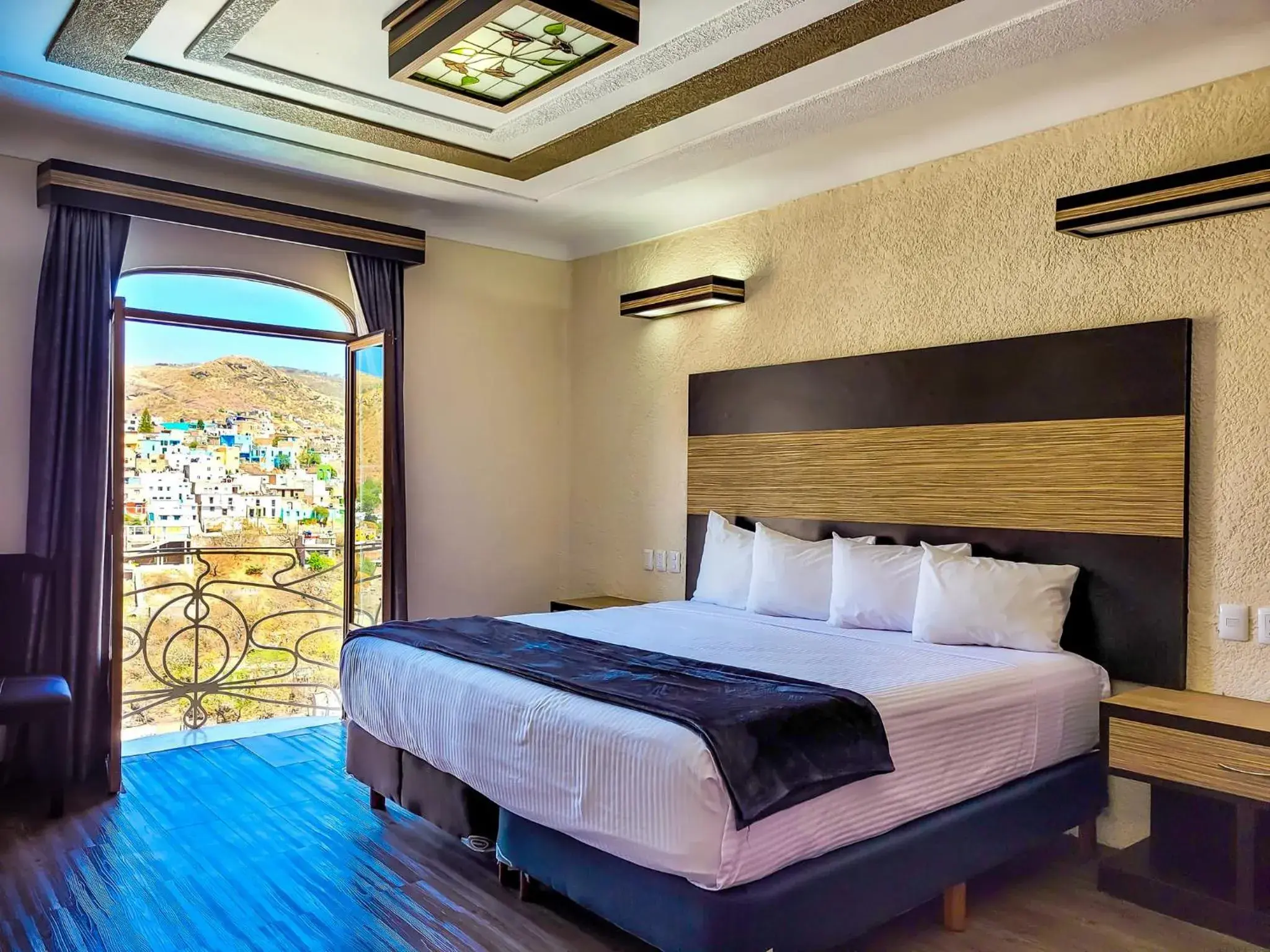 Double Room in Hotel Paseo de la Presa Double Room in Hotel Paseo de la Presa