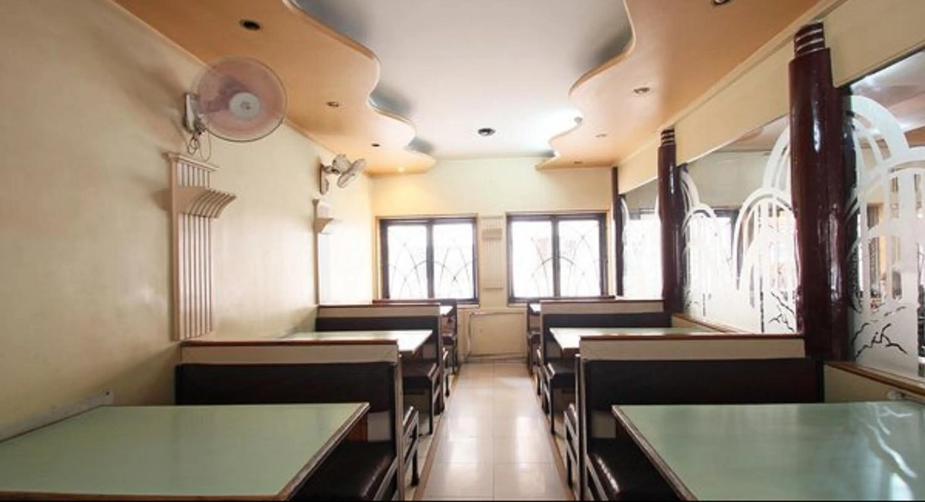 Restaurant/places to eat in Hotel Vaishali