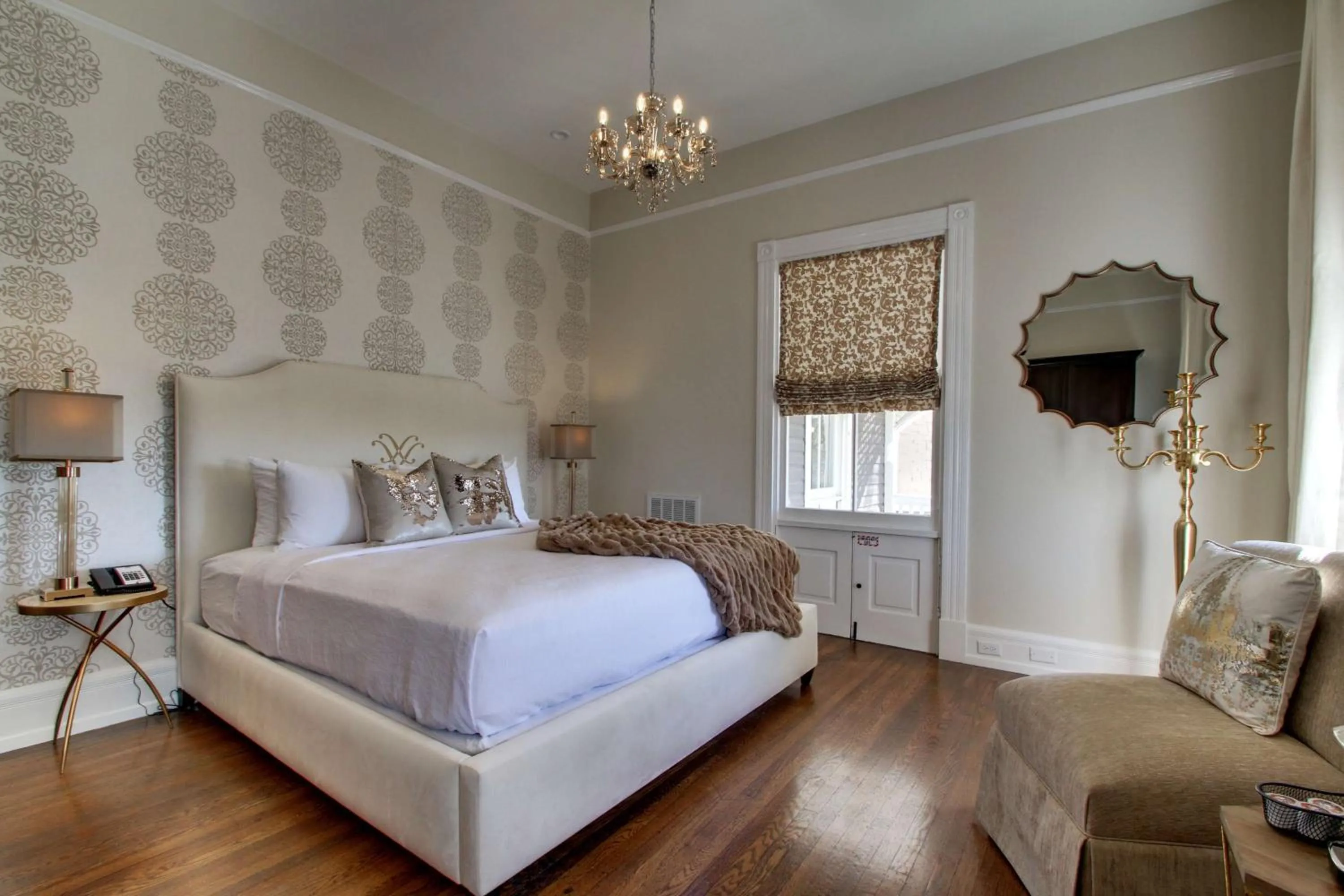 Photo of the whole room, Bed in Hotel Finial BW Premier Collection Oxford - Anniston