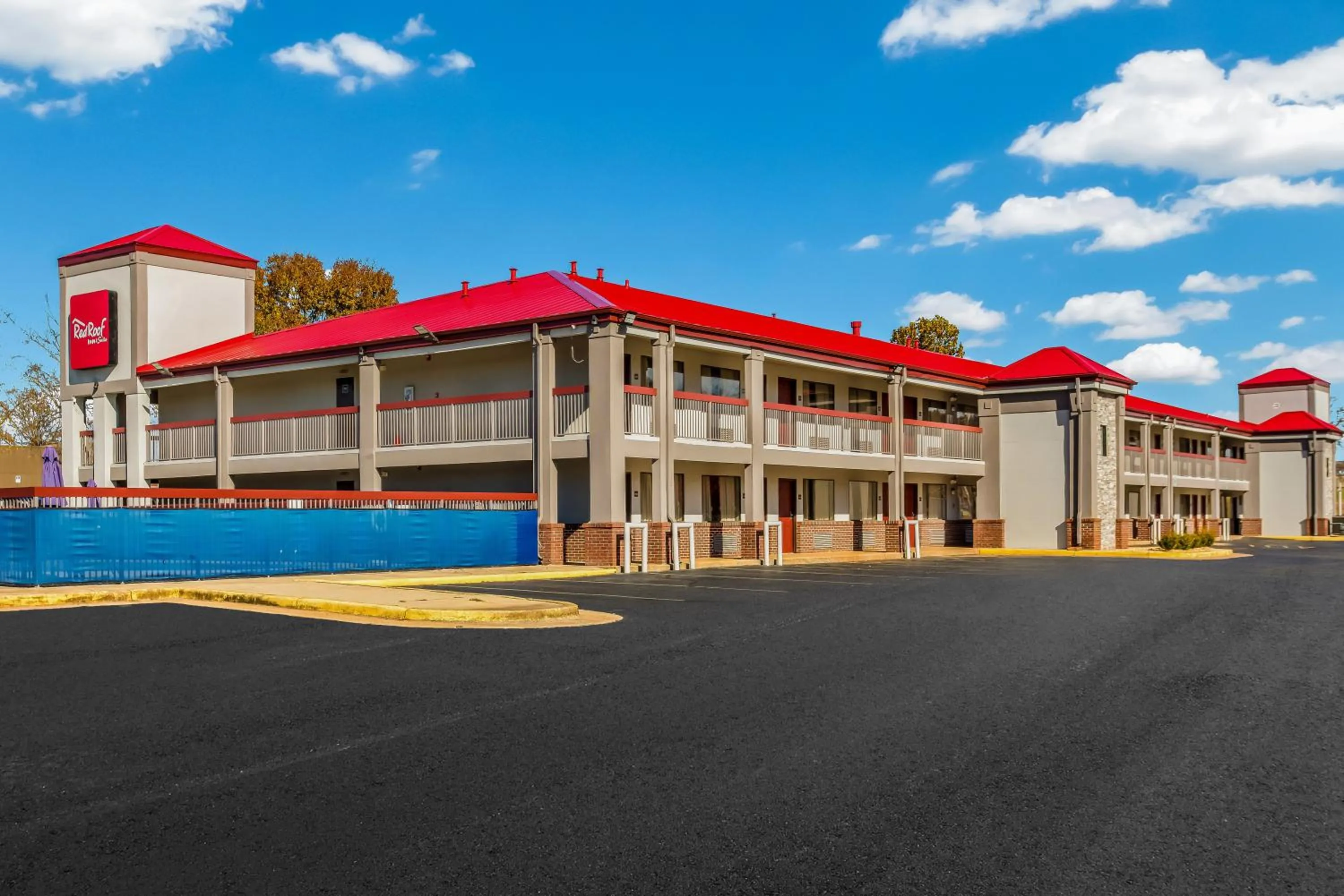 Property building in Red Roof Inn & Suites Athens, AL