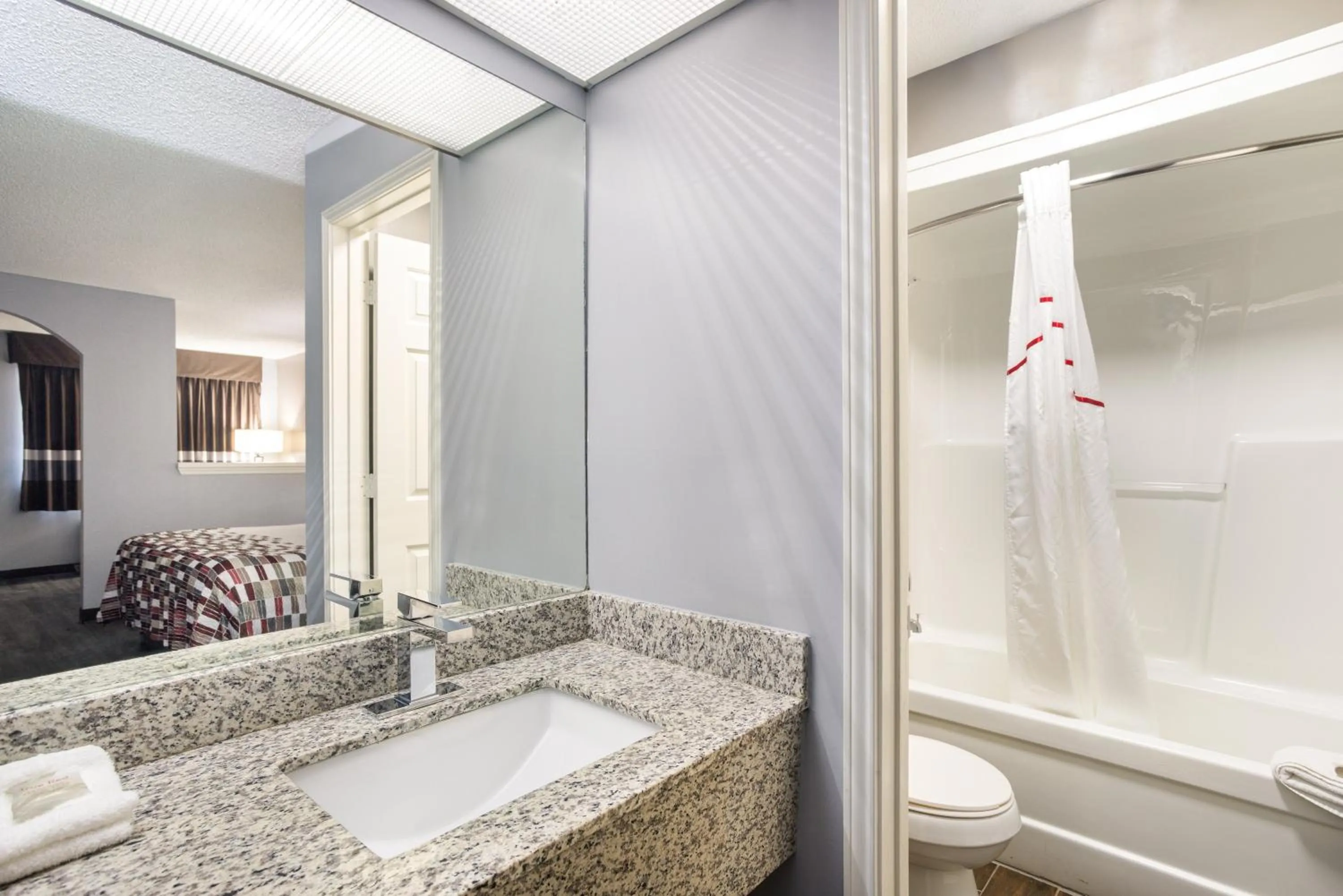 Photo of the whole room in Red Roof Inn & Suites Athens, AL