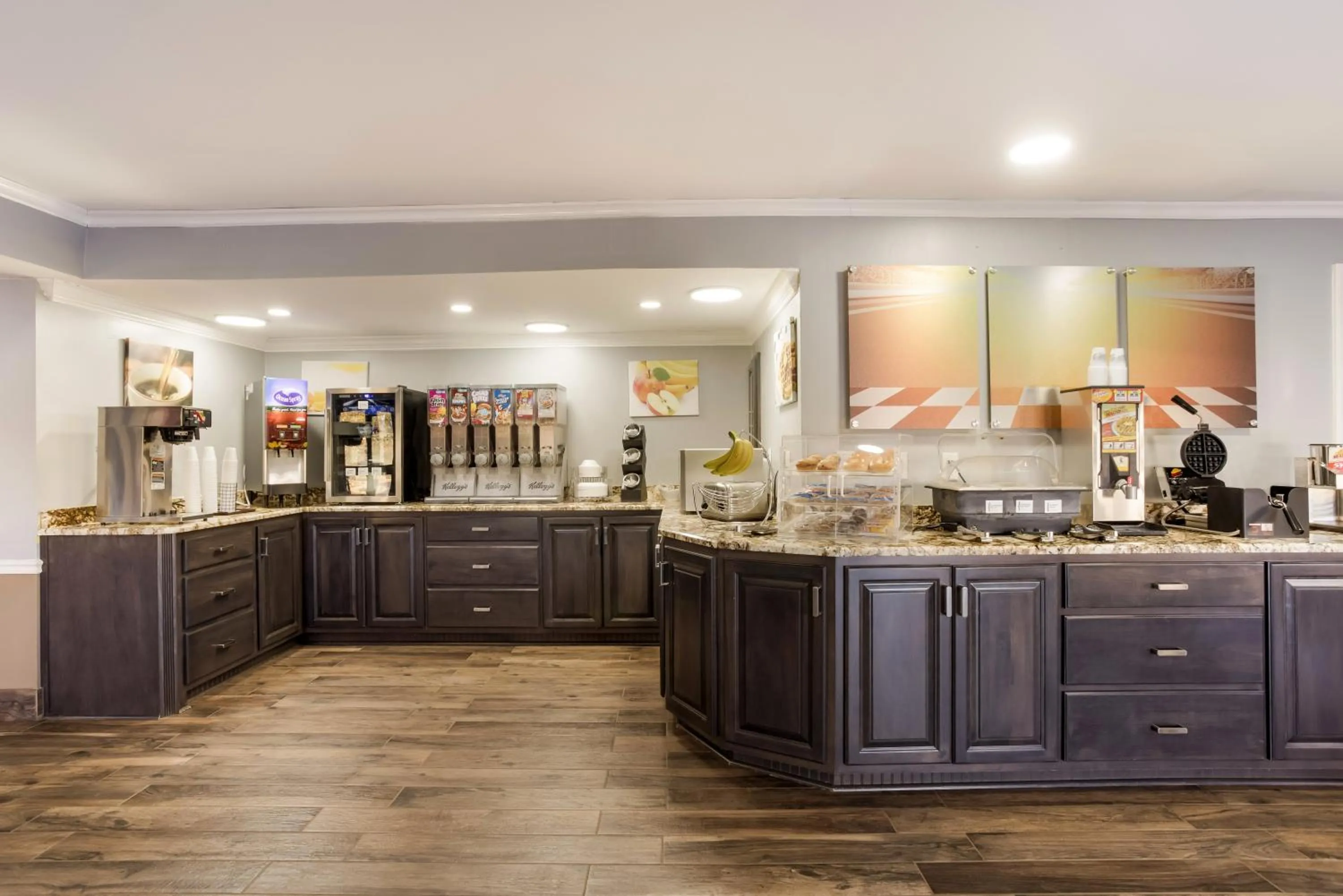 Breakfast in Red Roof Inn & Suites Athens, AL